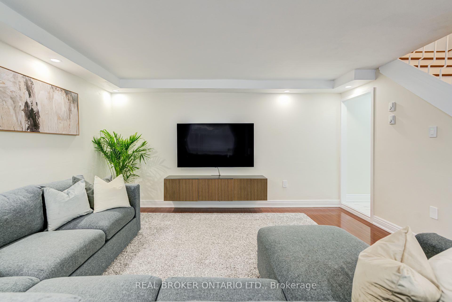 Photo 4 of Unit 62, 130 Ling Road, Scarborough, West Hill — HOMEH