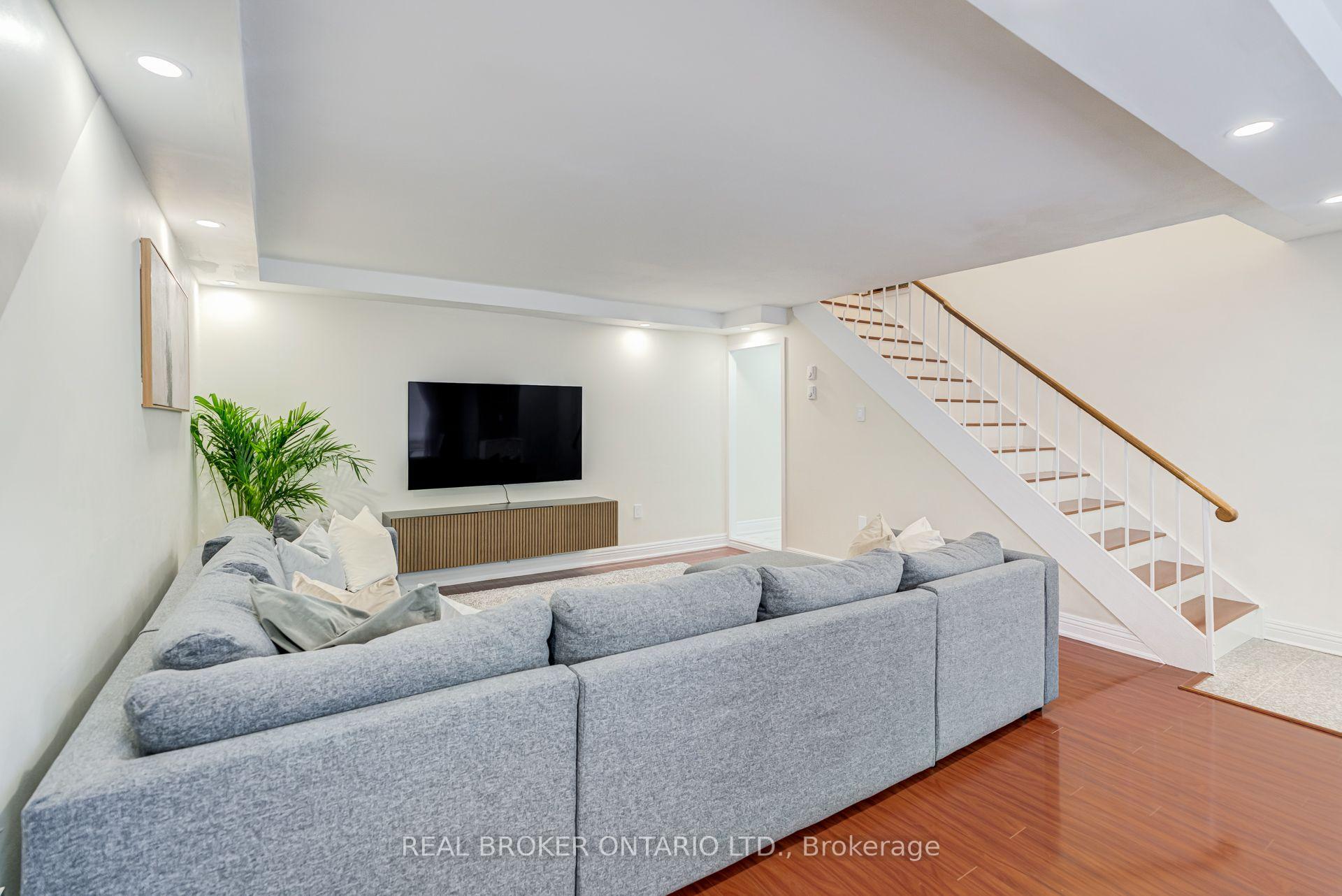 Photo 5 of Unit 62, 130 Ling Road, Scarborough, West Hill — HOMEH