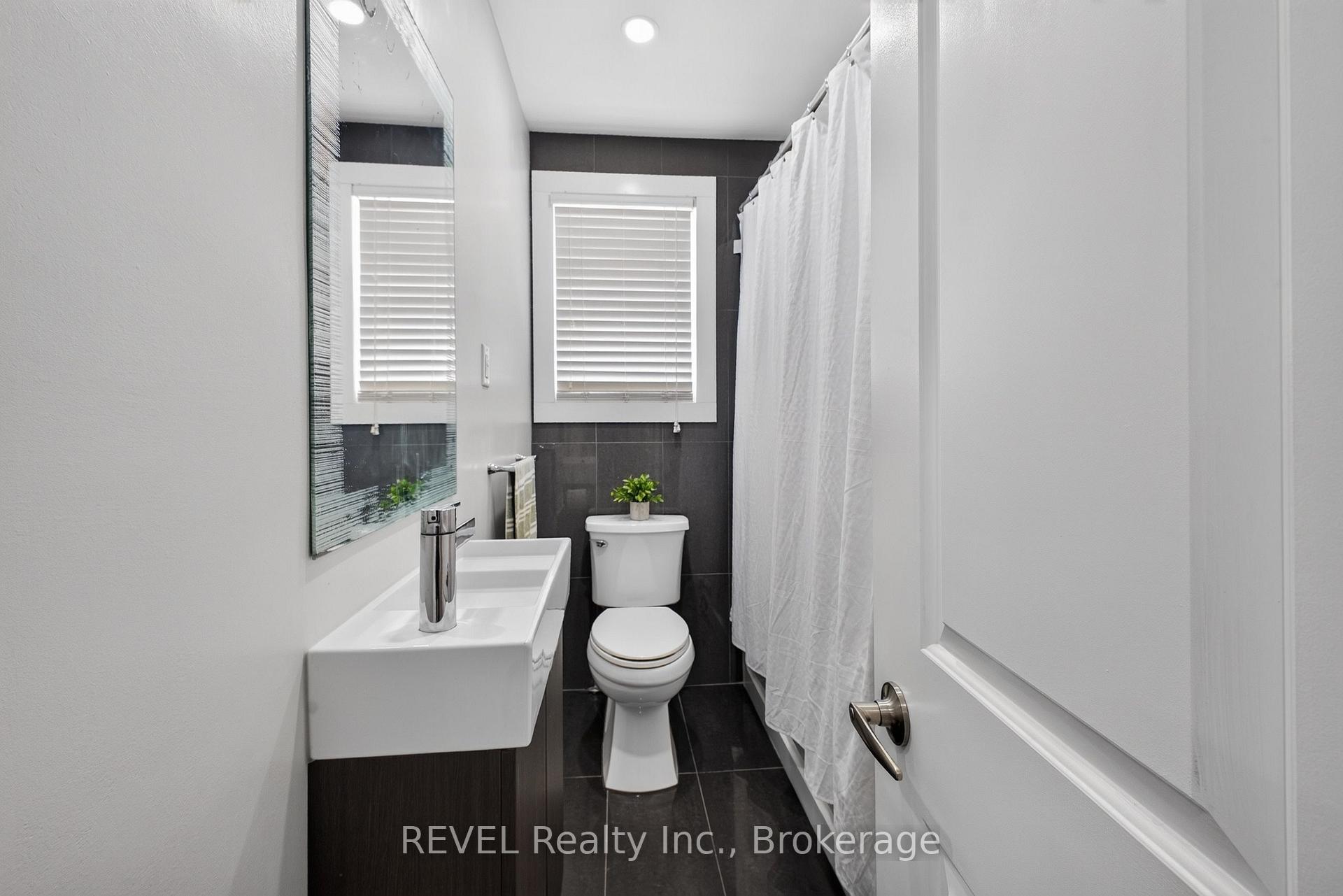 Photo 9 of Unit A, 514 - A Scott Street, St. Catharines, Carlton/Bunting — HOMEH