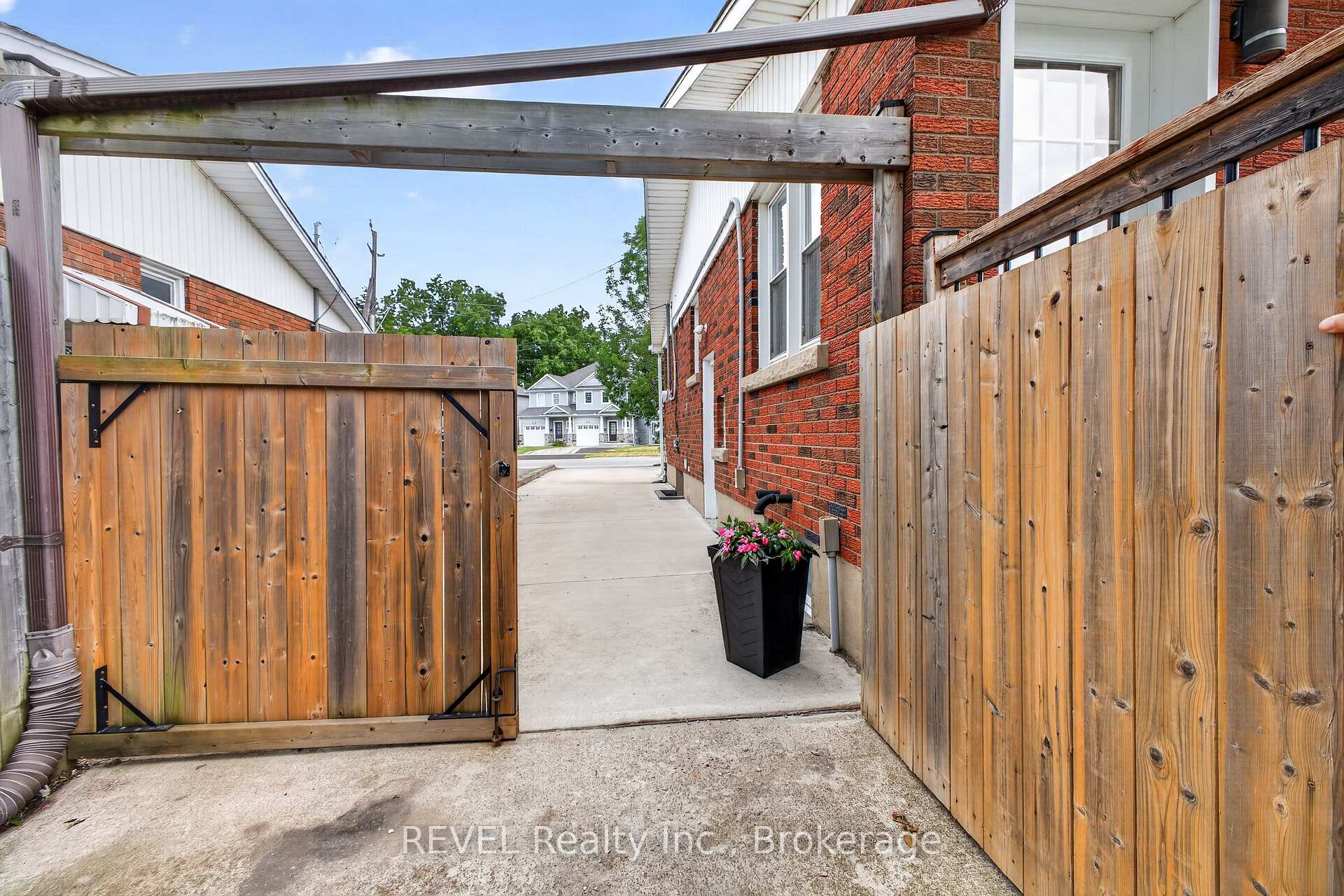 Photo 19 of Unit A, 514 - A Scott Street, St. Catharines, Carlton/Bunting — HOMEH