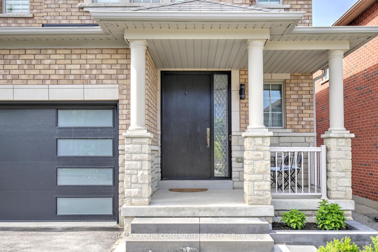 Photo 2 of 16 Muret Crescent, Vaughan, Patterson — HOMEH