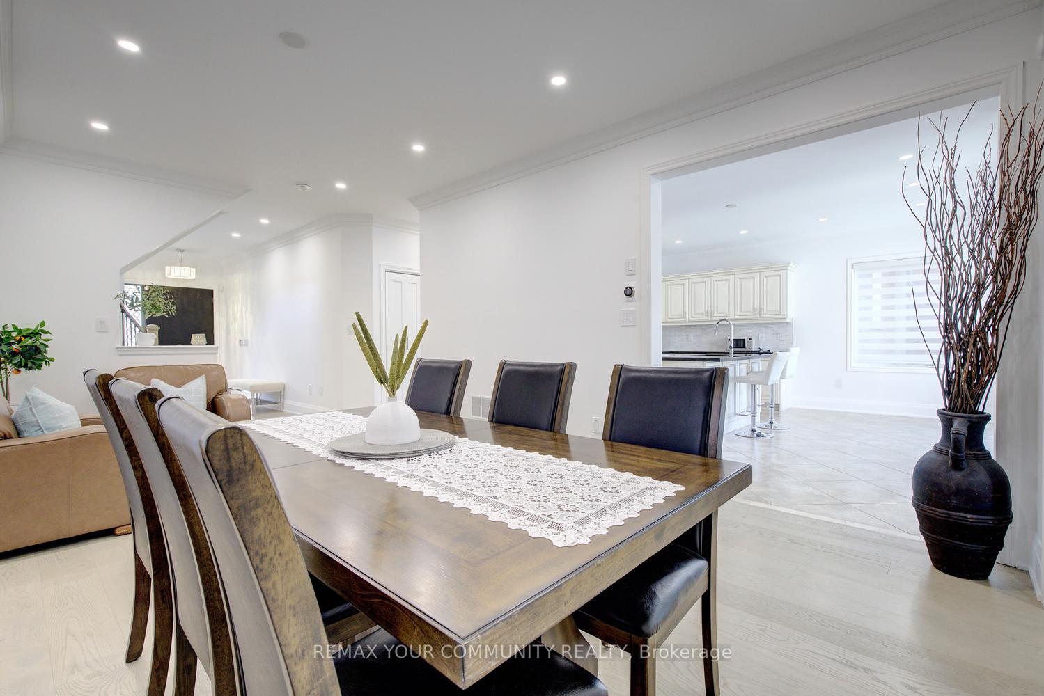 Photo 9 of 16 Muret Crescent, Vaughan, Patterson — HOMEH