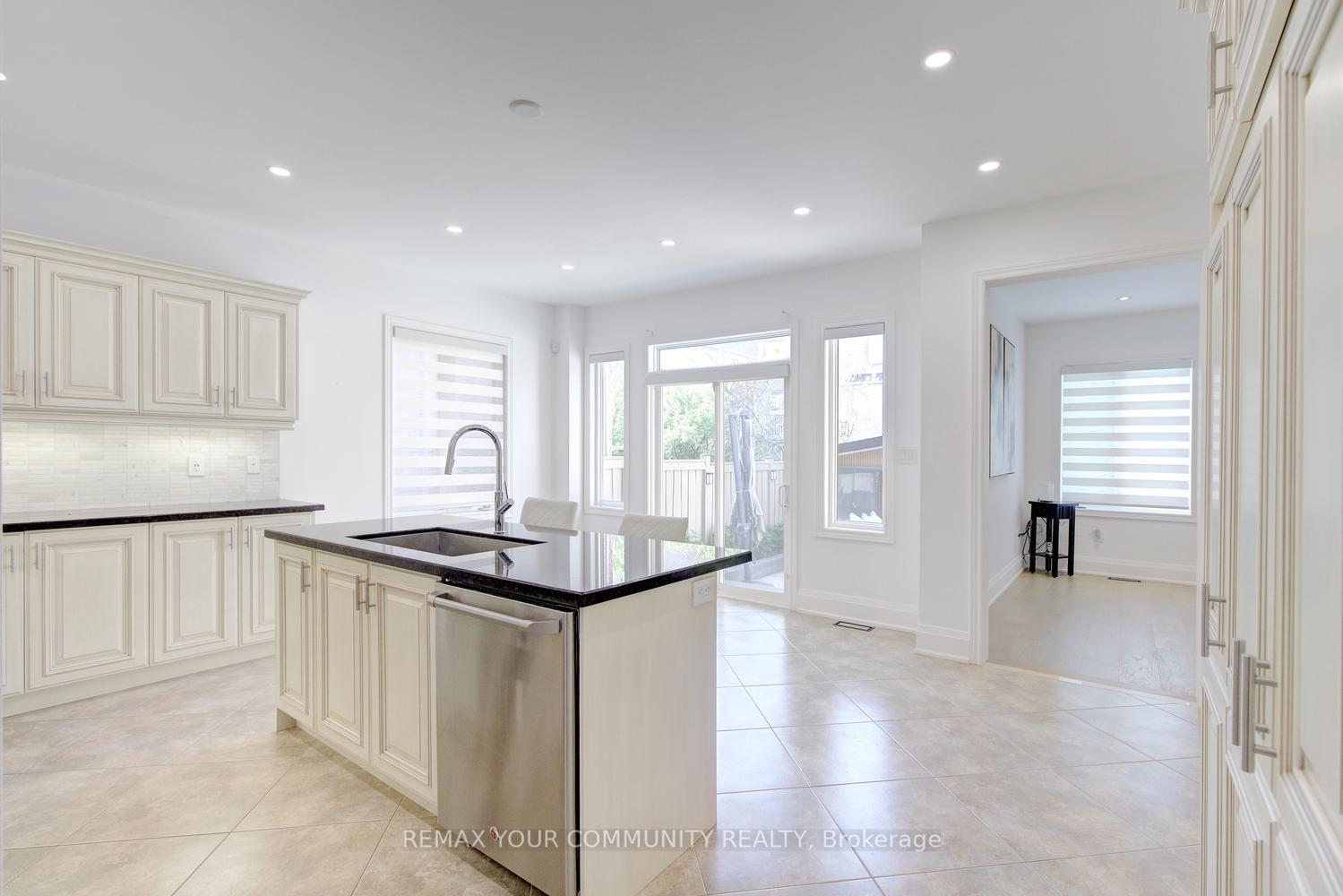 Photo 11 of 16 Muret Crescent, Vaughan, Patterson — HOMEH