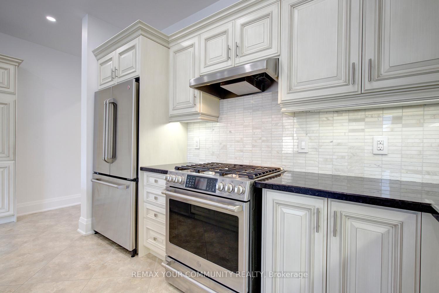 Photo 14 of 16 Muret Crescent, Vaughan, Patterson — HOMEH
