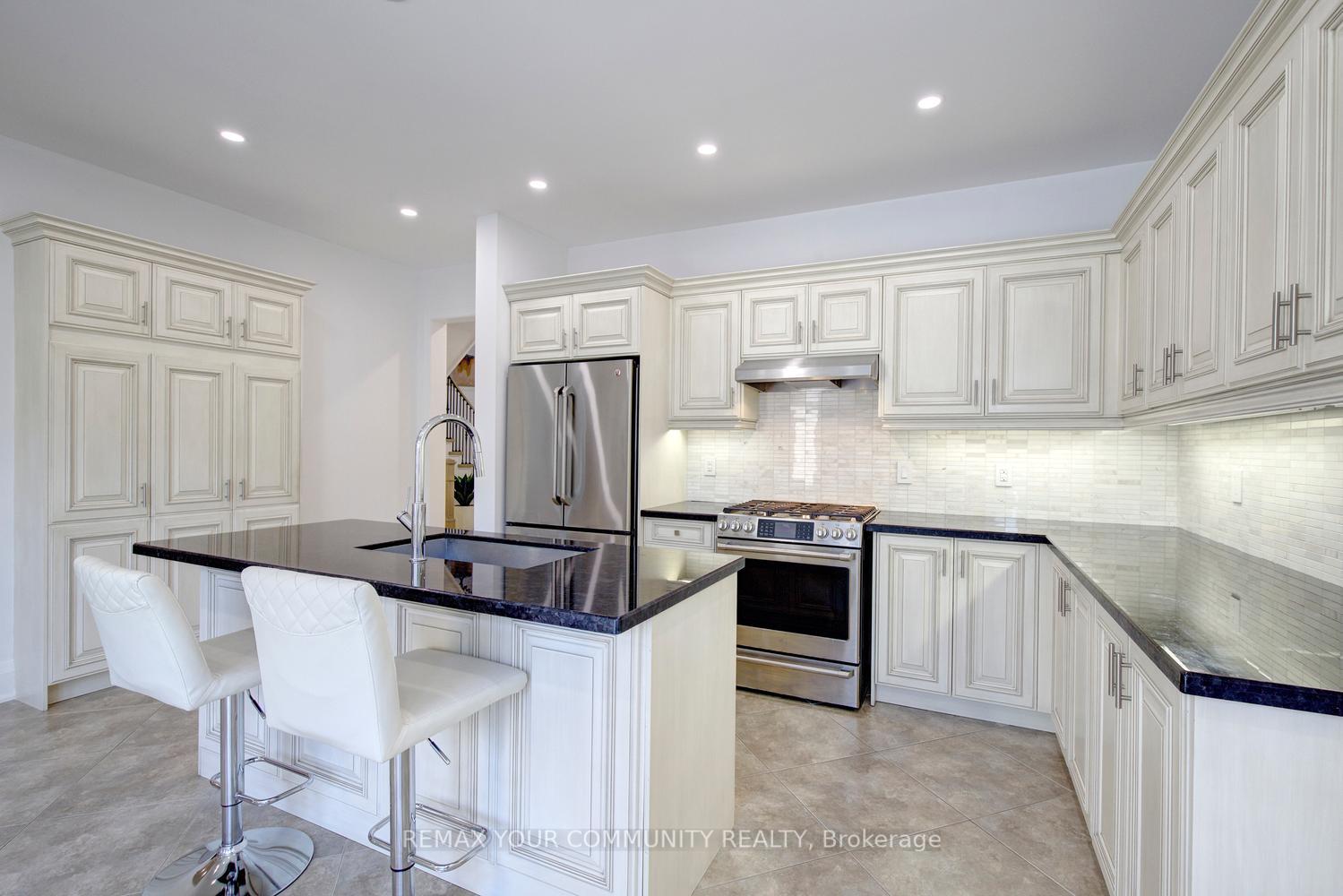 Photo 16 of 16 Muret Crescent, Vaughan, Patterson — HOMEH