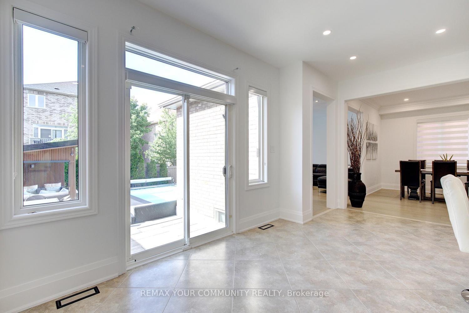 Photo 18 of 16 Muret Crescent, Vaughan, Patterson — HOMEH