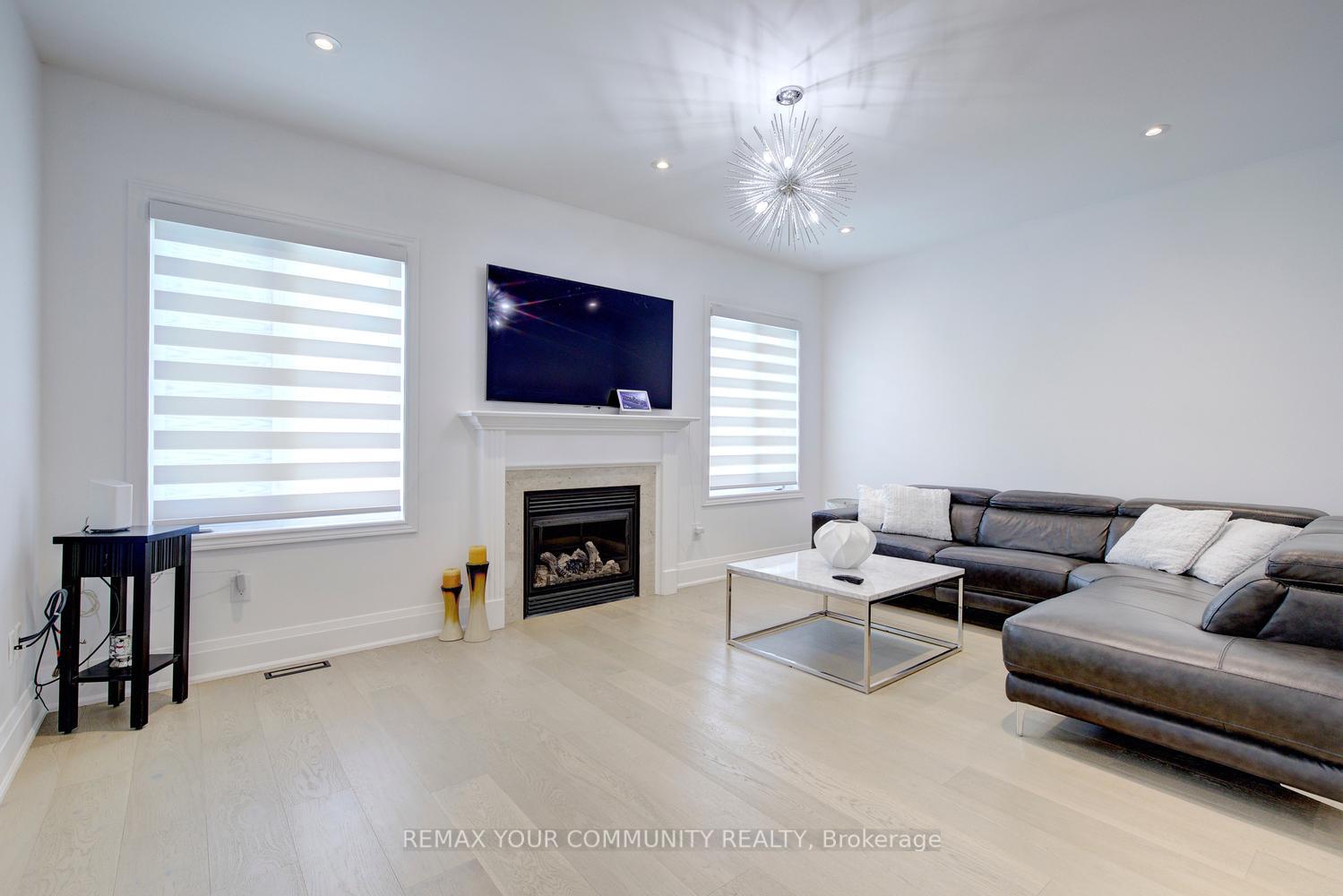 Photo 19 of 16 Muret Crescent, Vaughan, Patterson — HOMEH