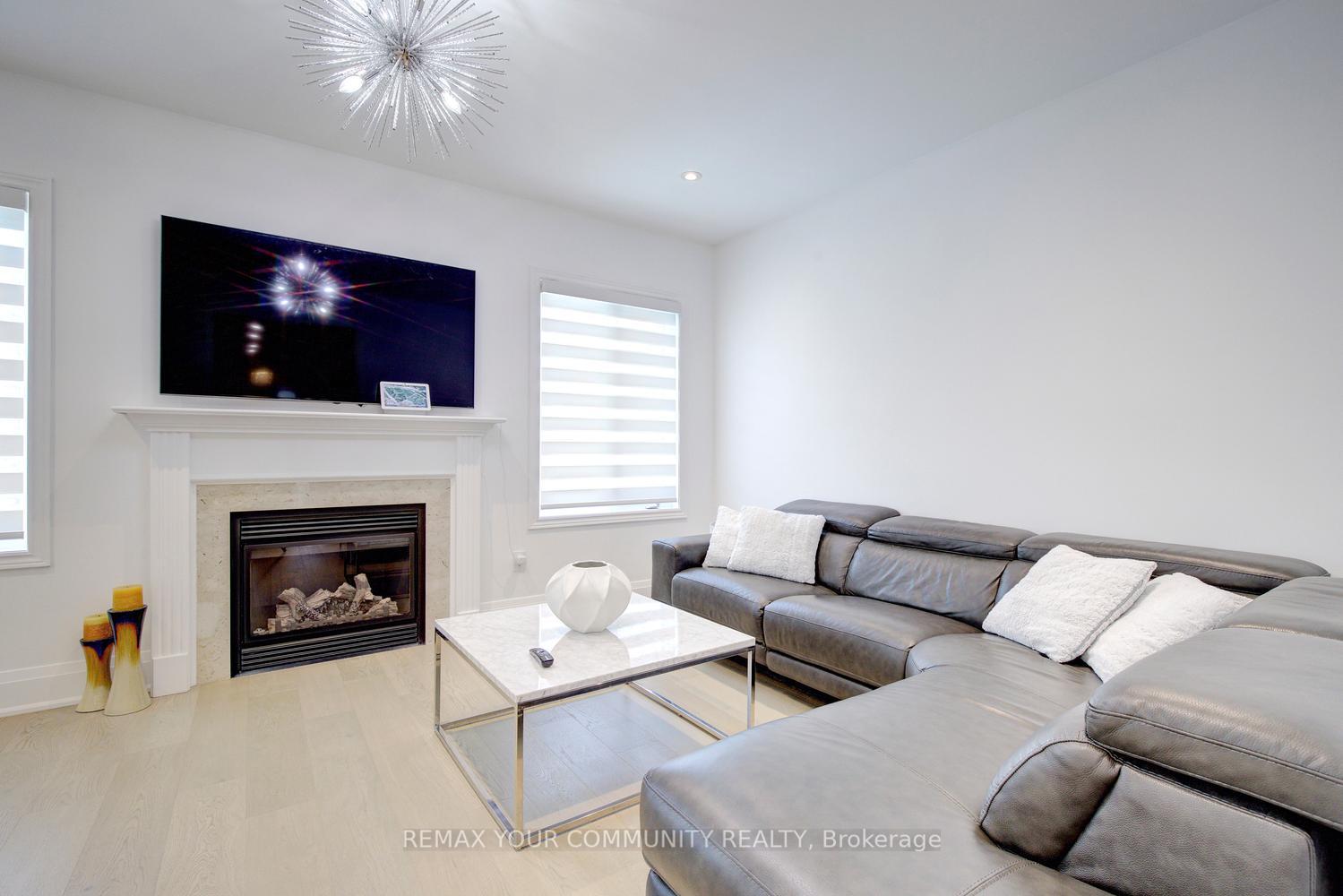 Photo 20 of 16 Muret Crescent, Vaughan, Patterson — HOMEH