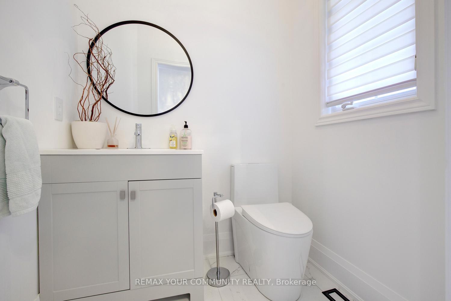 Photo 21 of 16 Muret Crescent, Vaughan, Patterson — HOMEH