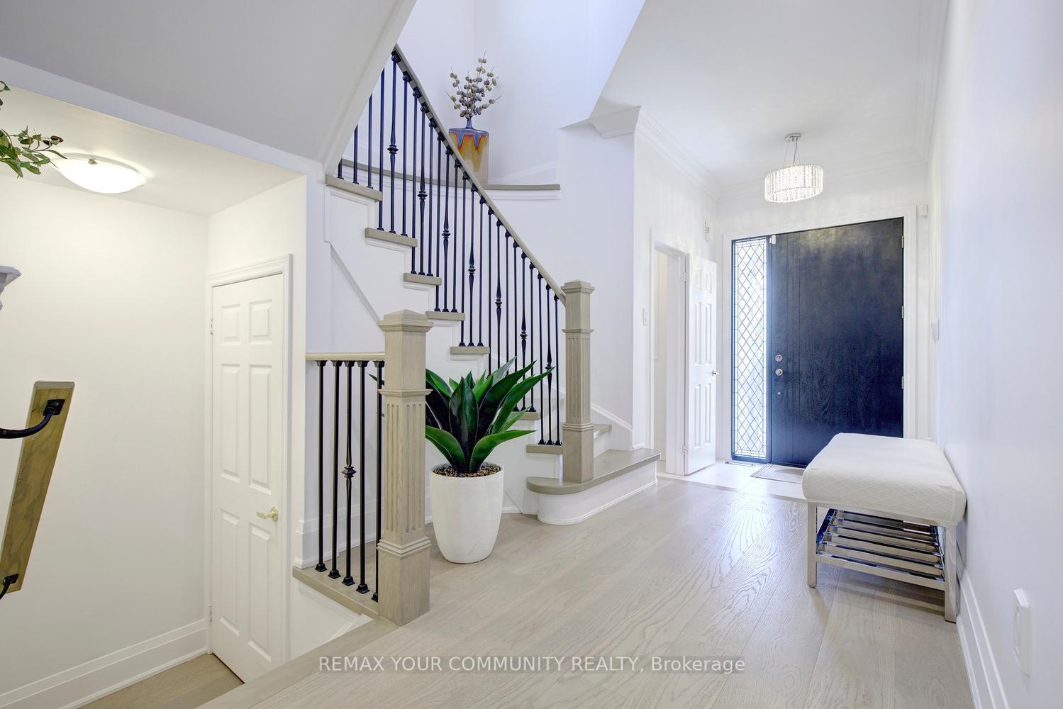 Photo 22 of 16 Muret Crescent, Vaughan, Patterson — HOMEH