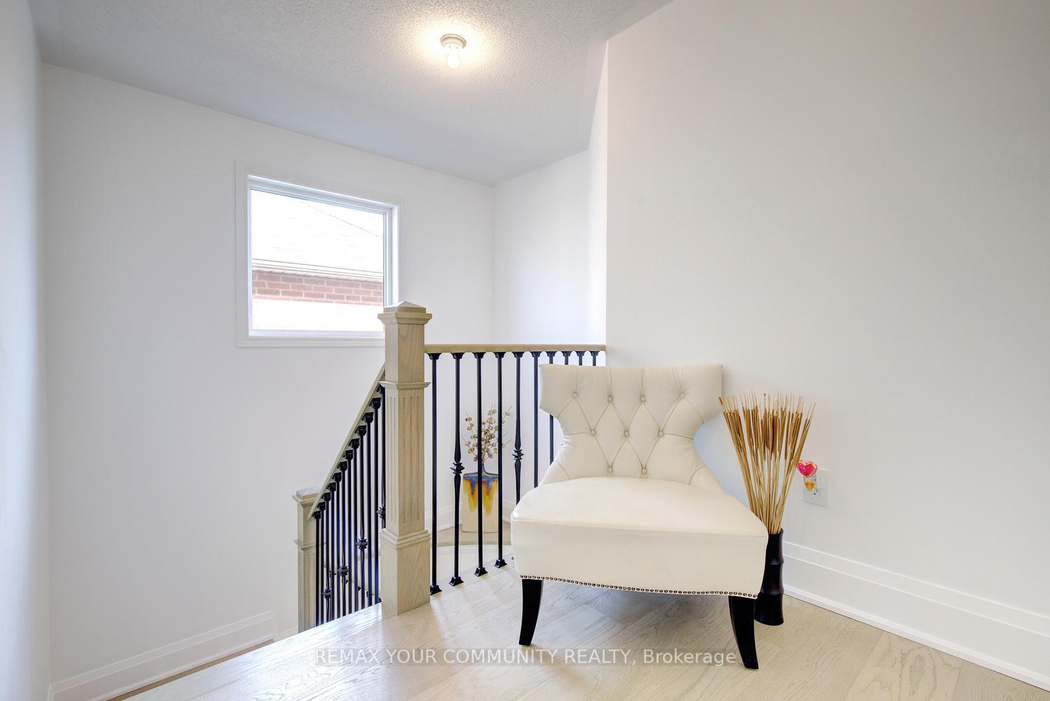 Photo 23 of 16 Muret Crescent, Vaughan, Patterson — HOMEH
