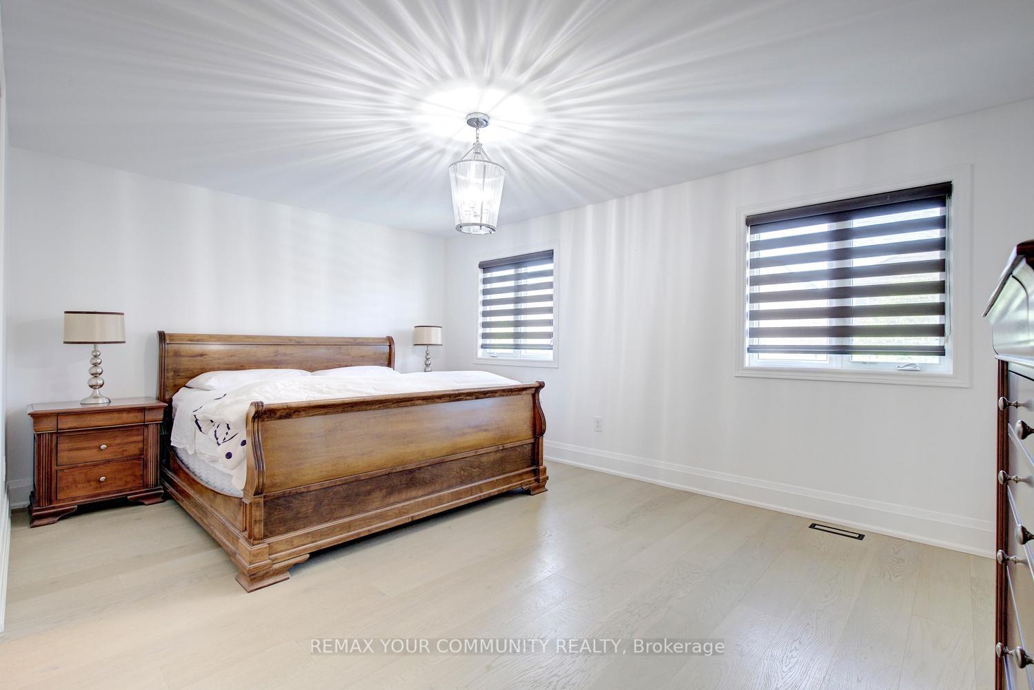 Photo 24 of 16 Muret Crescent, Vaughan, Patterson — HOMEH