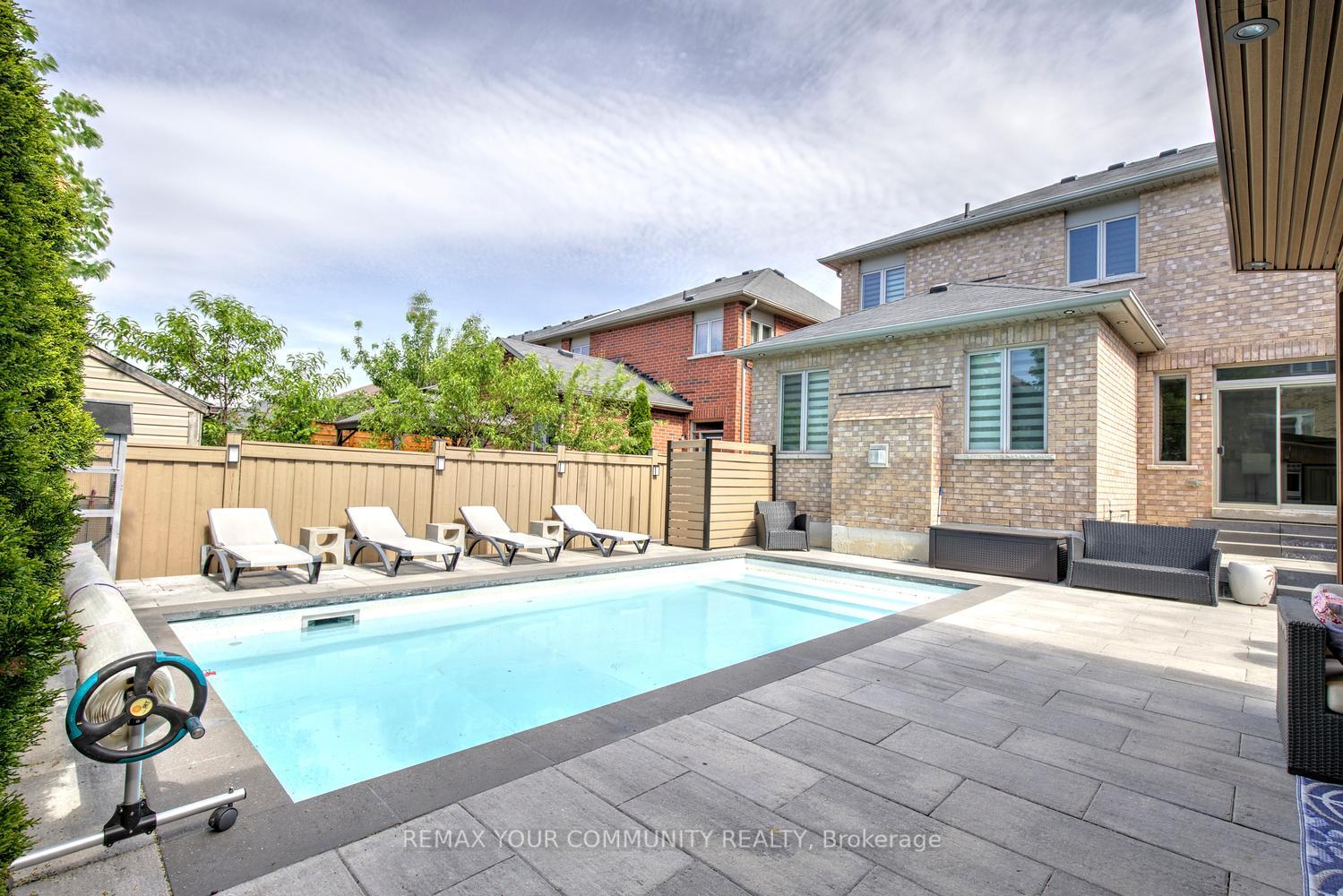 Photo 38 of 16 Muret Crescent, Vaughan, Patterson — HOMEH