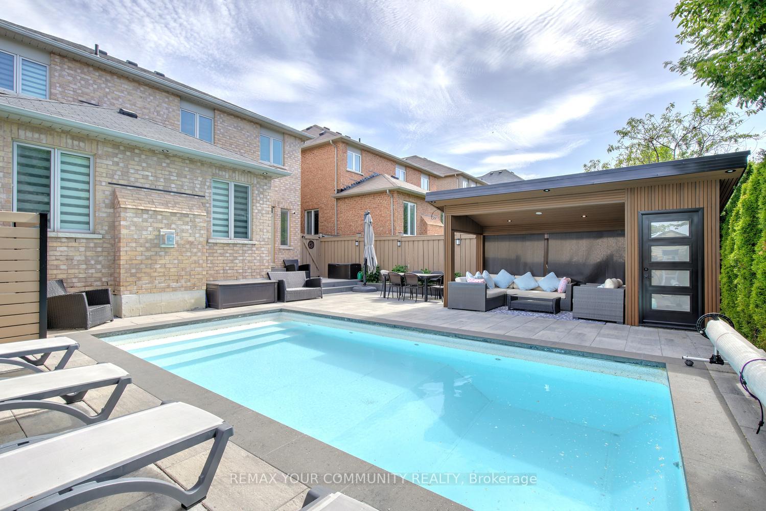 Photo 48 of 16 Muret Crescent, Vaughan, Patterson — HOMEH