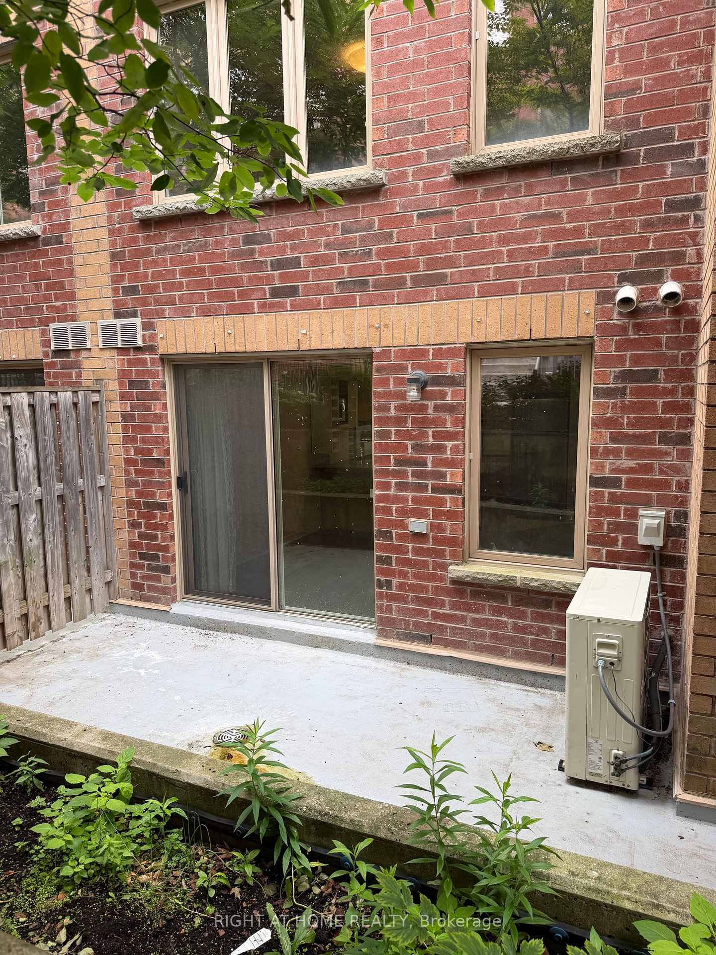 Photo 3 of Unit 126, 11 Ruttan Street, Toronto, Dufferin Grove — HOMEH