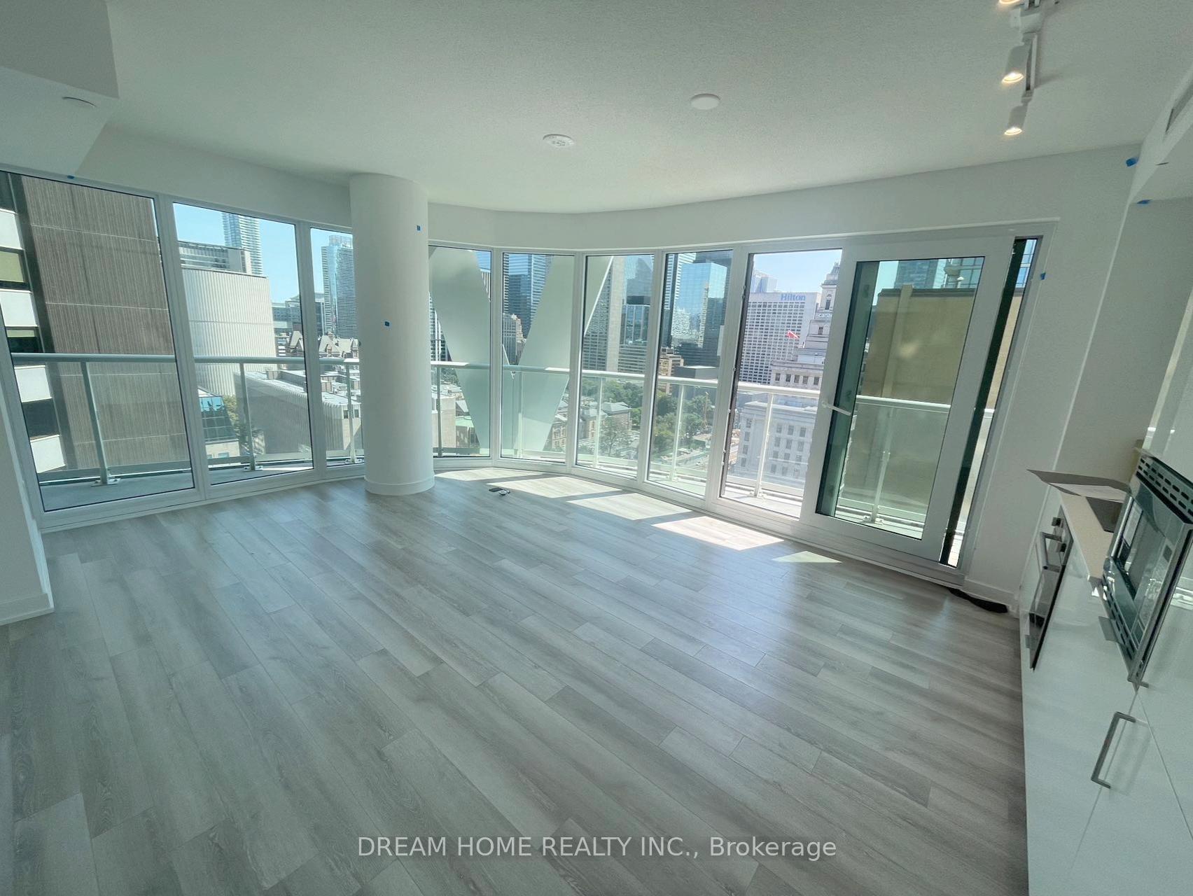 Photo 4 of Unit 1630, 230 Simcoe Street, Toronto, Kensington-Chinatown — HOMEH