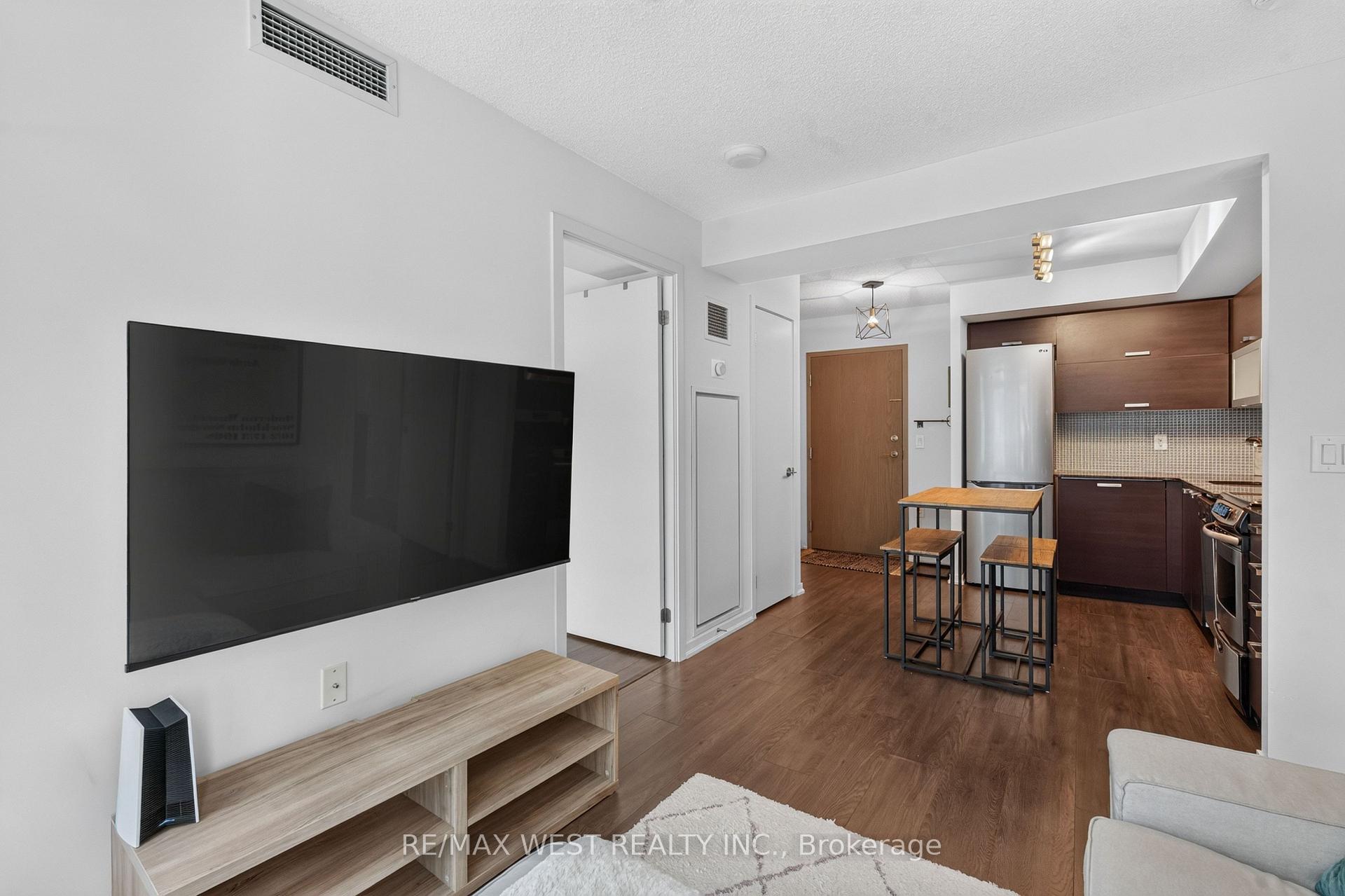 Photo 4 of Unit 1802, 36 Lisgar Street, Toronto, Little Portugal — HOMEH