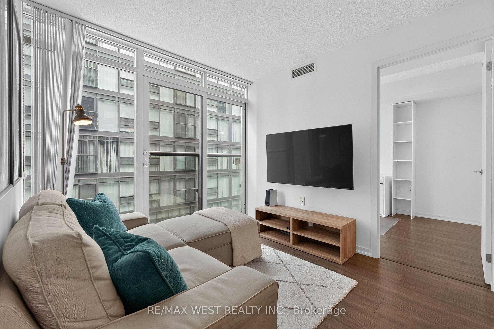 Photo 5 of Unit 1802, 36 Lisgar Street, Toronto, Little Portugal — HOMEH