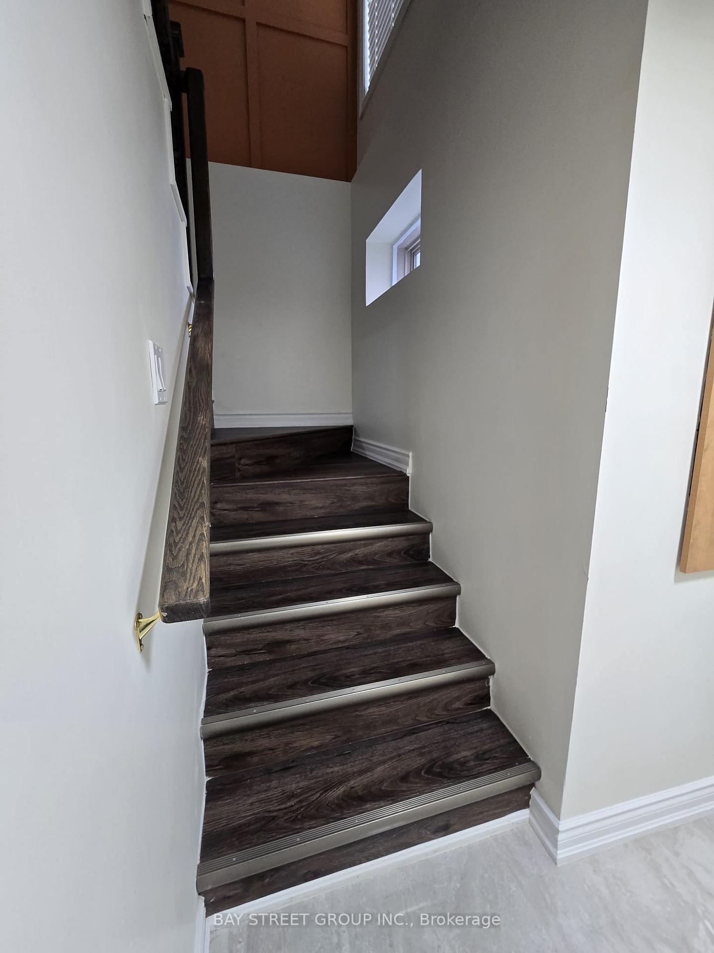 Photo 2 of 39 Decast Crescent, Markham, Box Grove — HOMEH