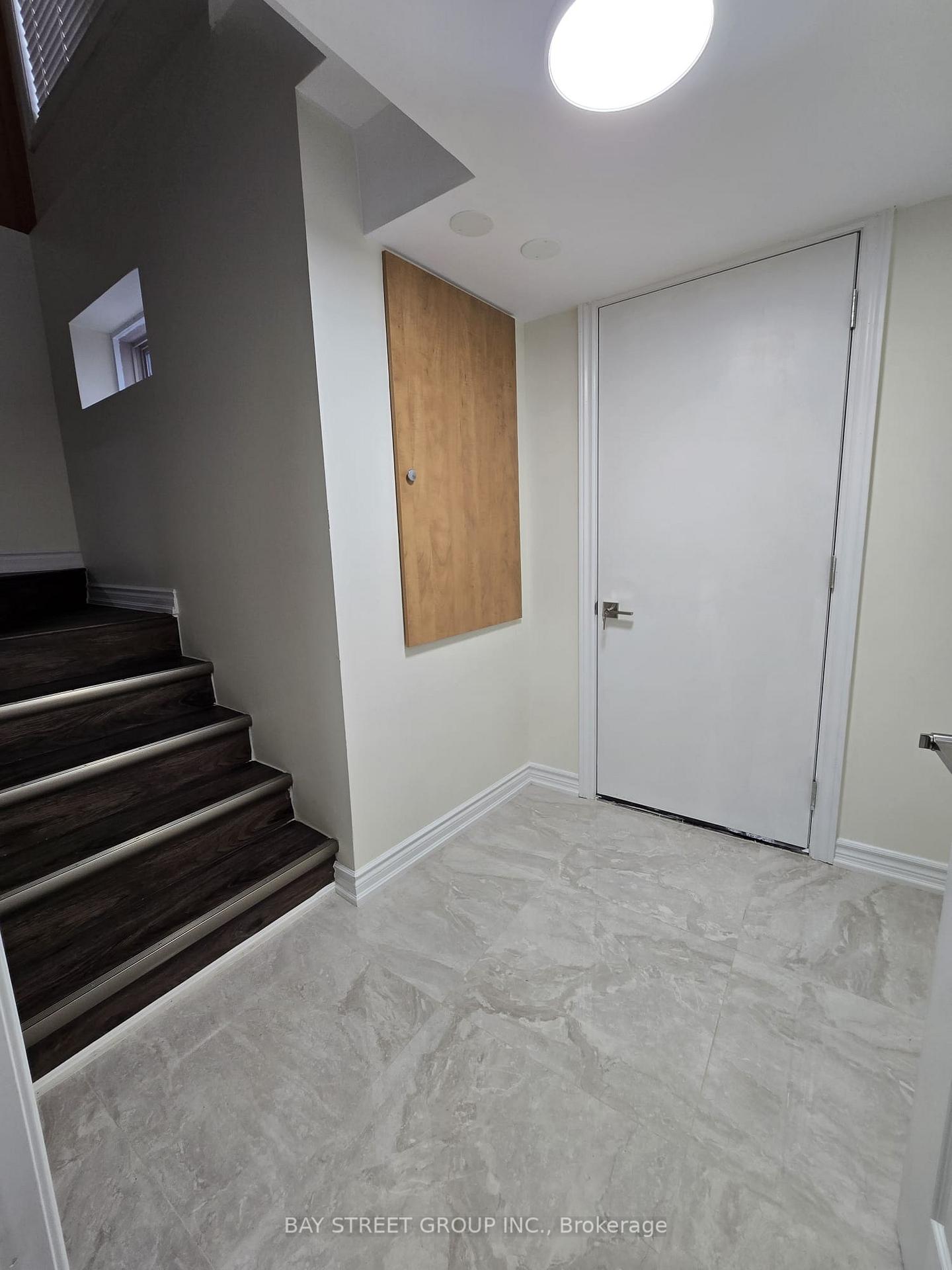 Photo 3 of 39 Decast Crescent, Markham, Box Grove — HOMEH