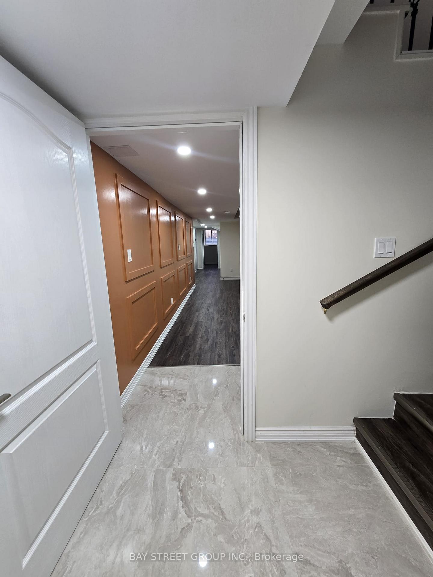 Photo 4 of 39 Decast Crescent, Markham, Box Grove — HOMEH