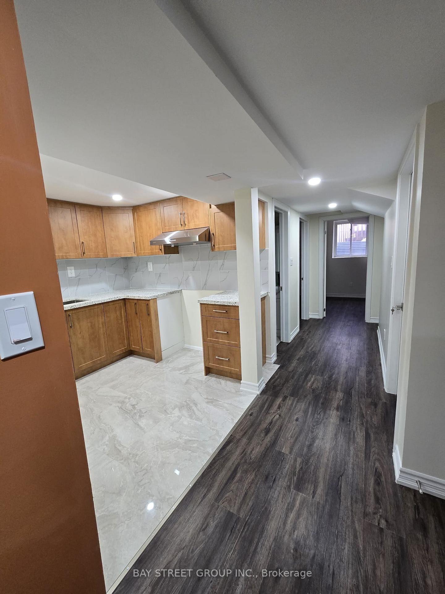 Photo 7 of 39 Decast Crescent, Markham, Box Grove — HOMEH