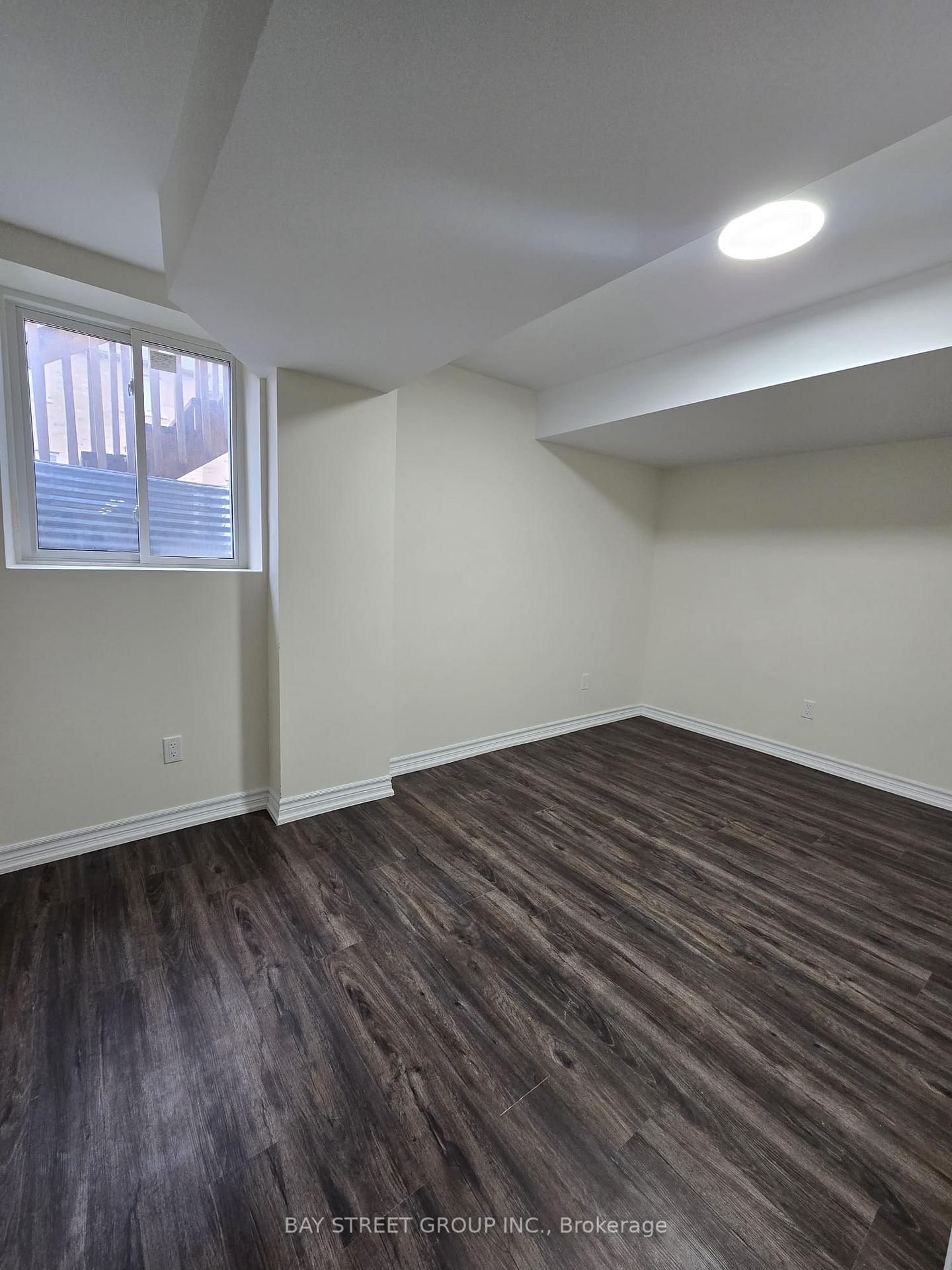 Photo 8 of 39 Decast Crescent, Markham, Box Grove — HOMEH