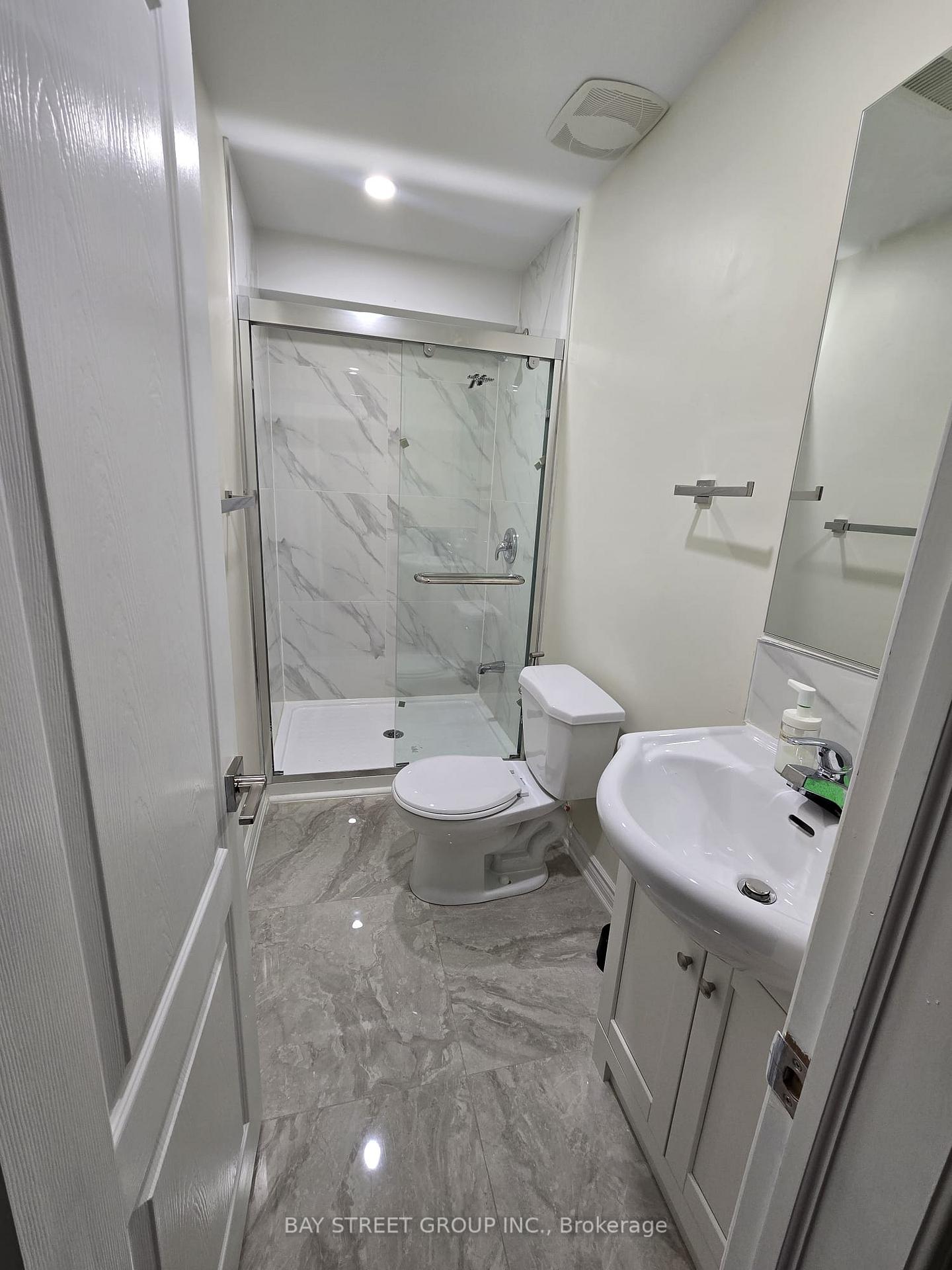 Photo 10 of 39 Decast Crescent, Markham, Box Grove — HOMEH