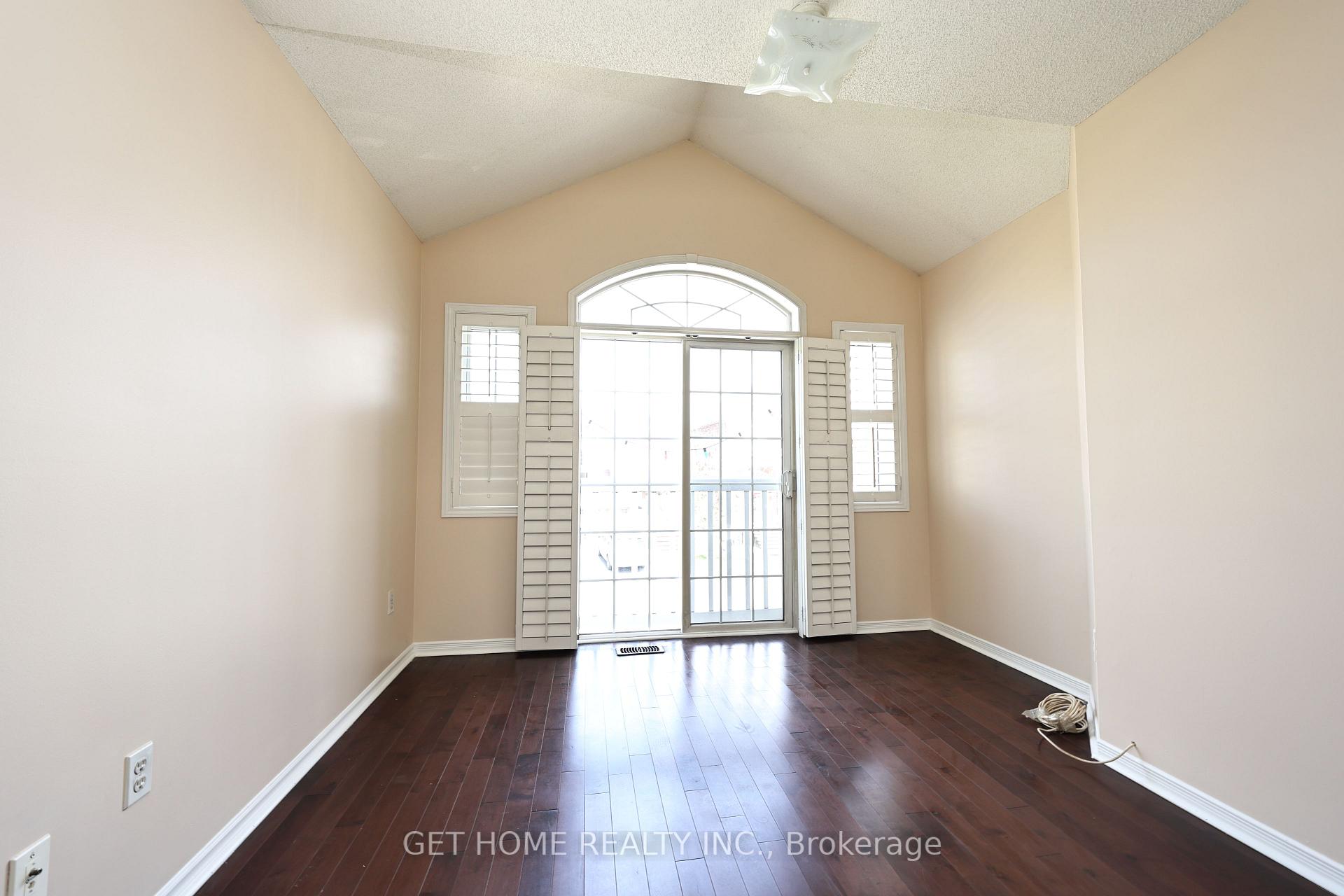 Photo 3 of 62 Charcoal Way, Brampton, Bram West — HOMEH