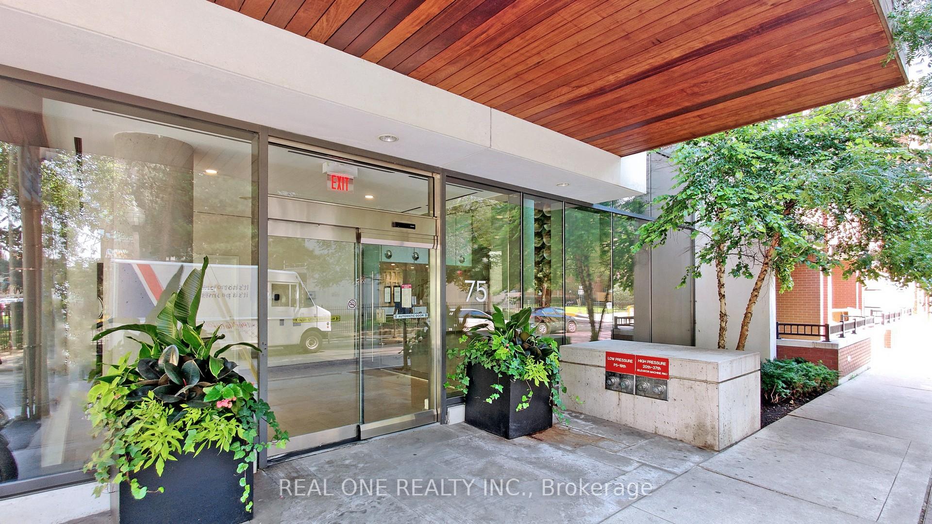 Photo 2 of Unit 1004, 75 St Nicholas Street, Toronto, Bay Street Corridor — HOMEH