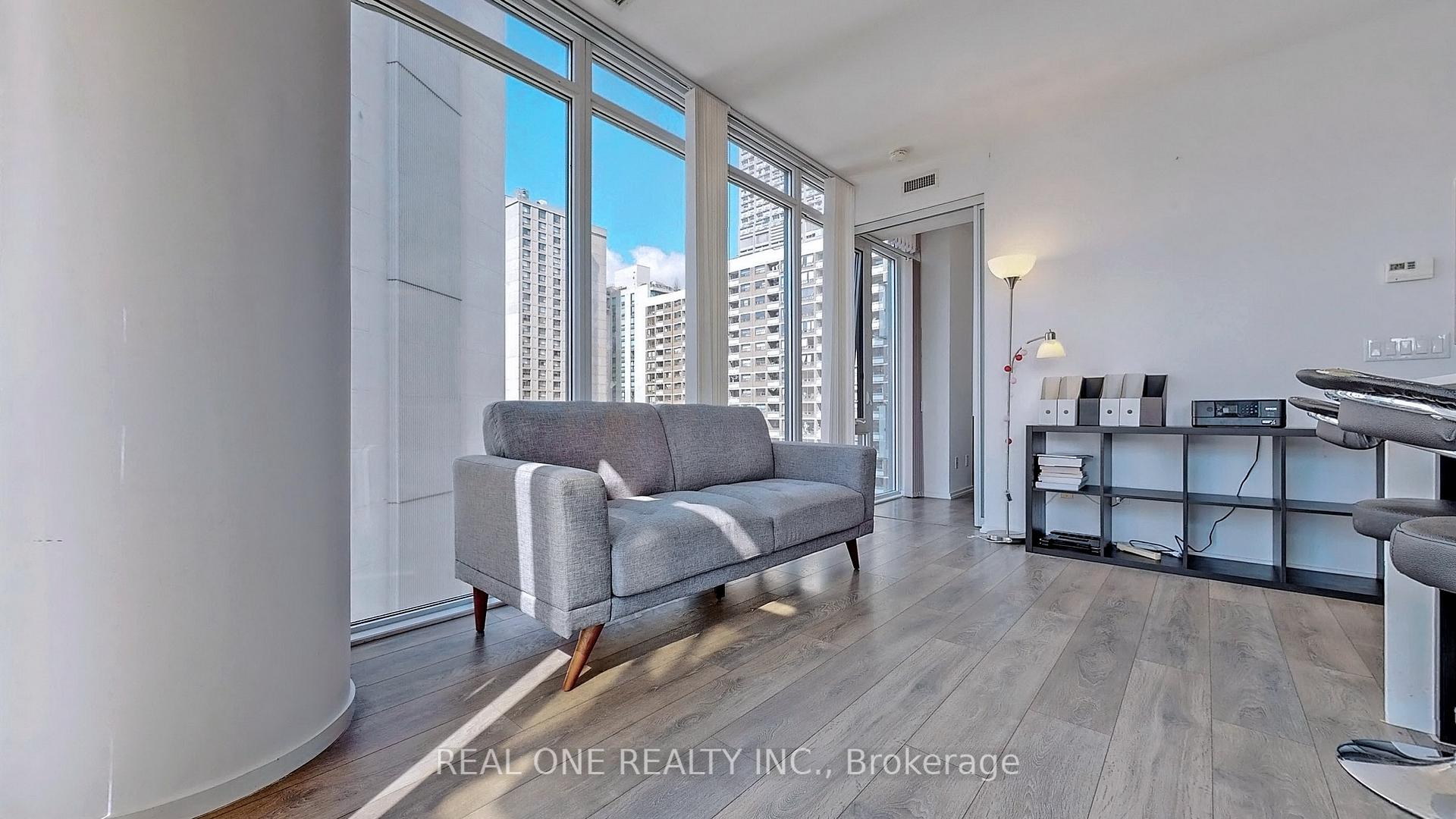 Photo 5 of Unit 1004, 75 St Nicholas Street, Toronto, Bay Street Corridor — HOMEH
