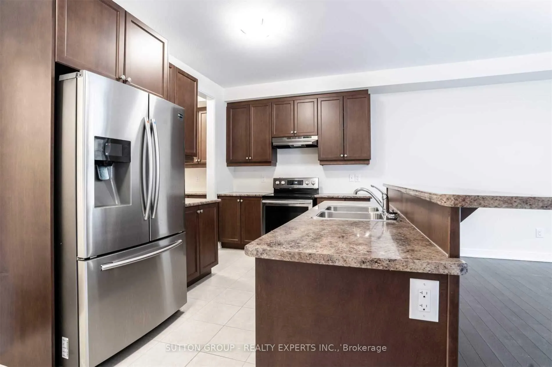 Photo 8 of 6 Military Crescent, Brampton, Northwest Brampton — HOMEH