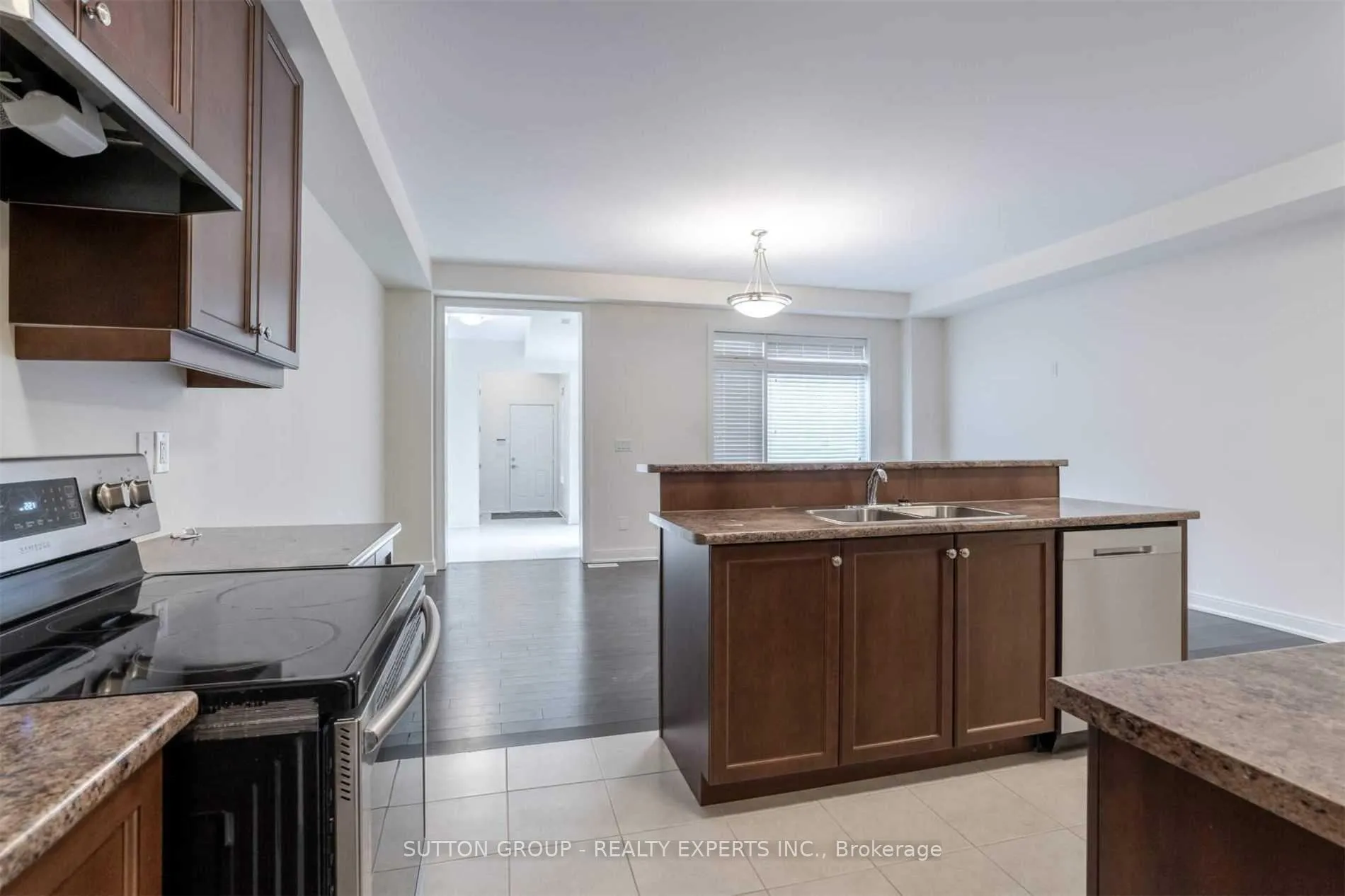 Photo 10 of 6 Military Crescent, Brampton, Northwest Brampton — HOMEH