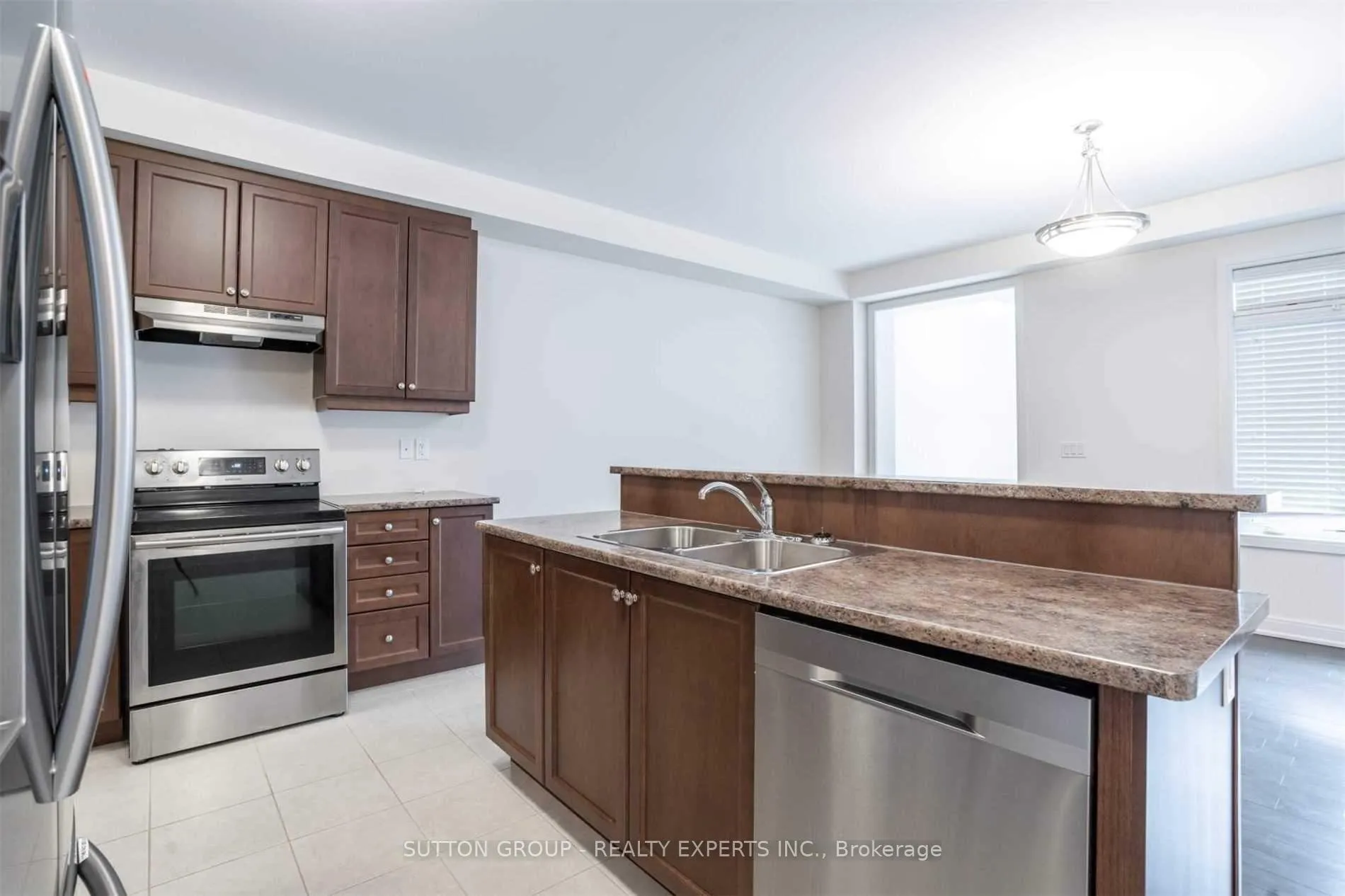 Photo 11 of 6 Military Crescent, Brampton, Northwest Brampton — HOMEH