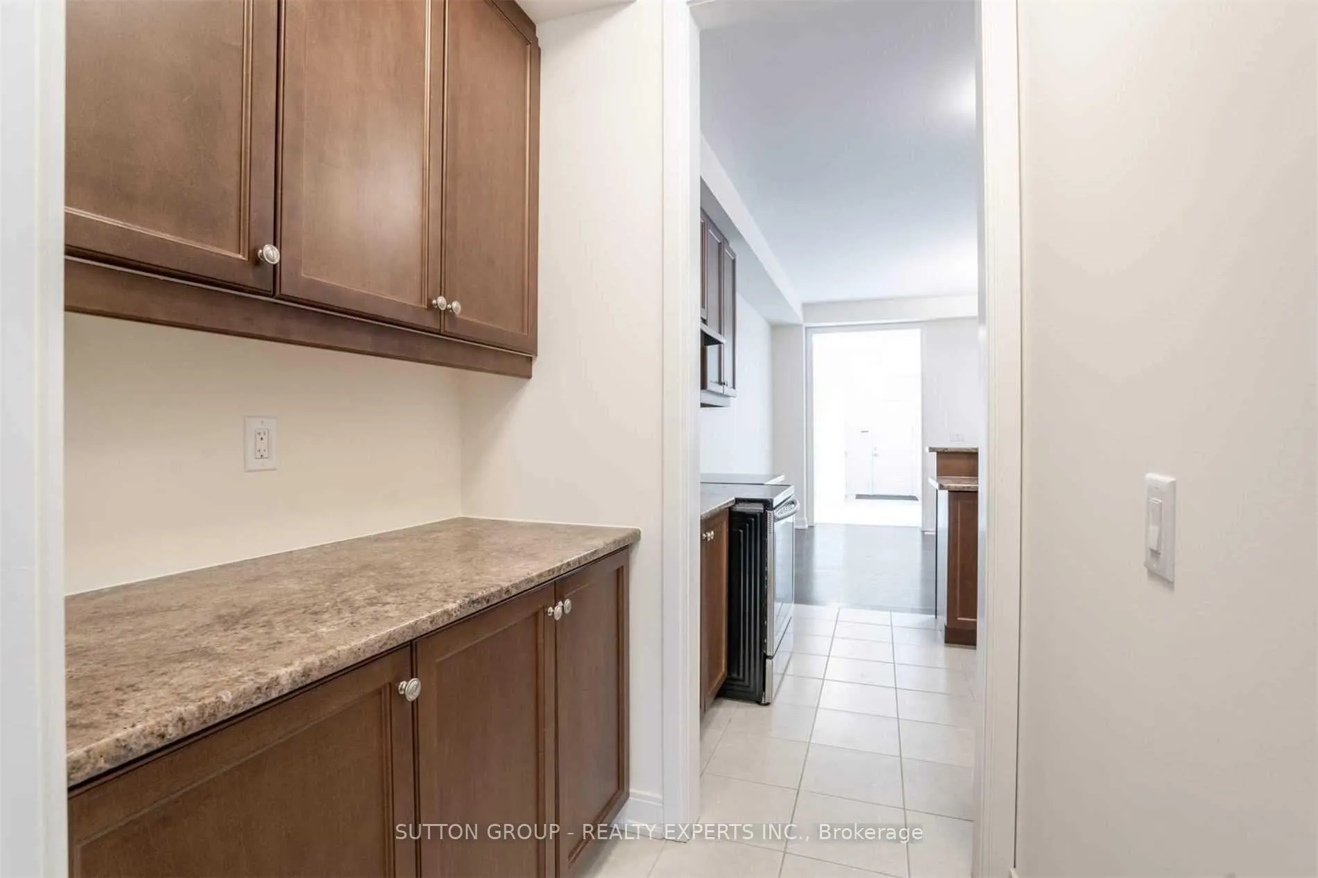 Photo 12 of 6 Military Crescent, Brampton, Northwest Brampton — HOMEH