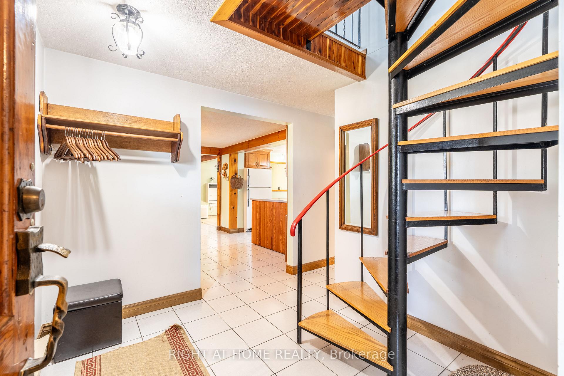 Photo 4 of 25 William Avenue, Wasaga Beach — HOMEH