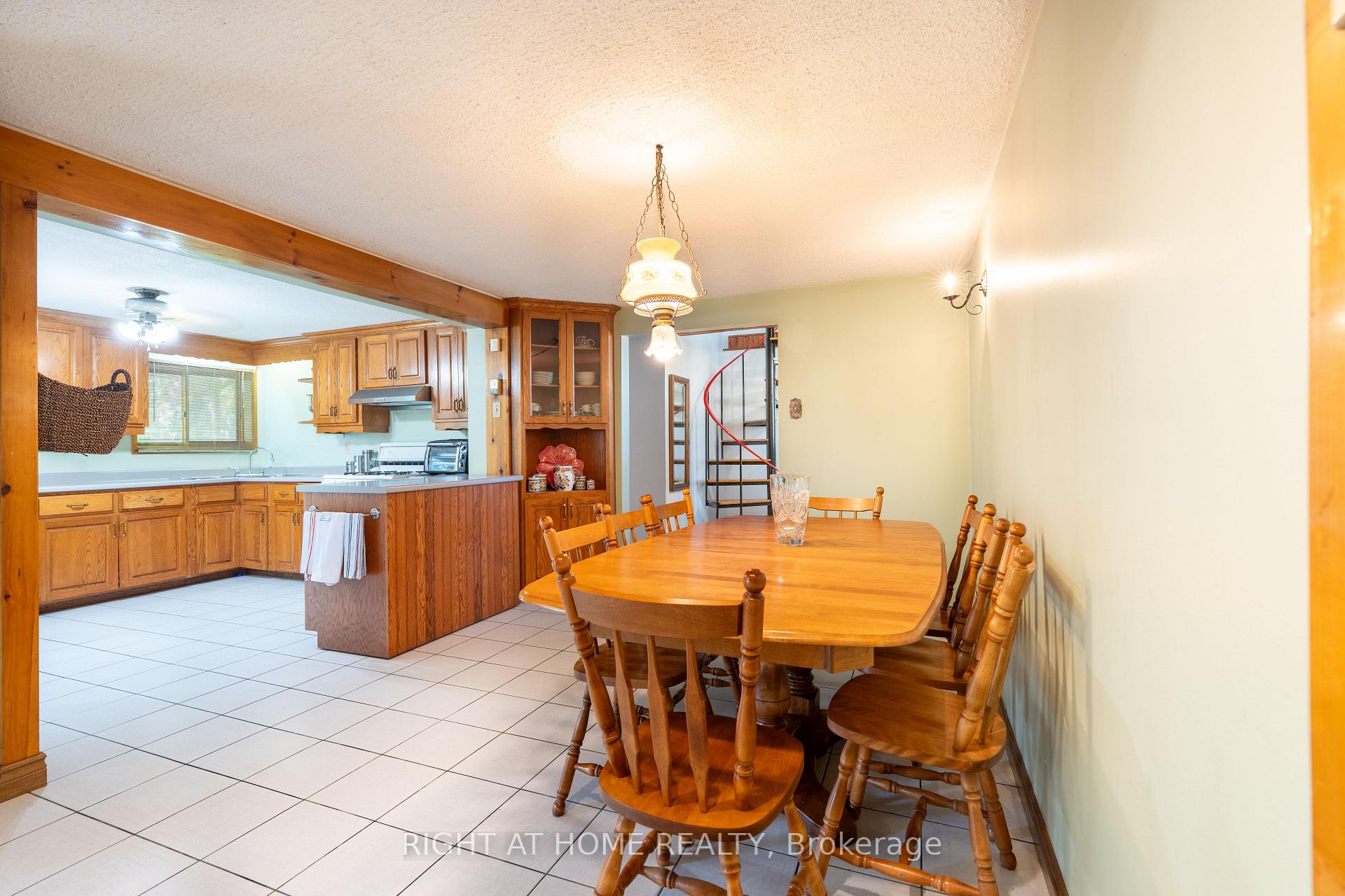 Photo 6 of 25 William Avenue, Wasaga Beach — HOMEH