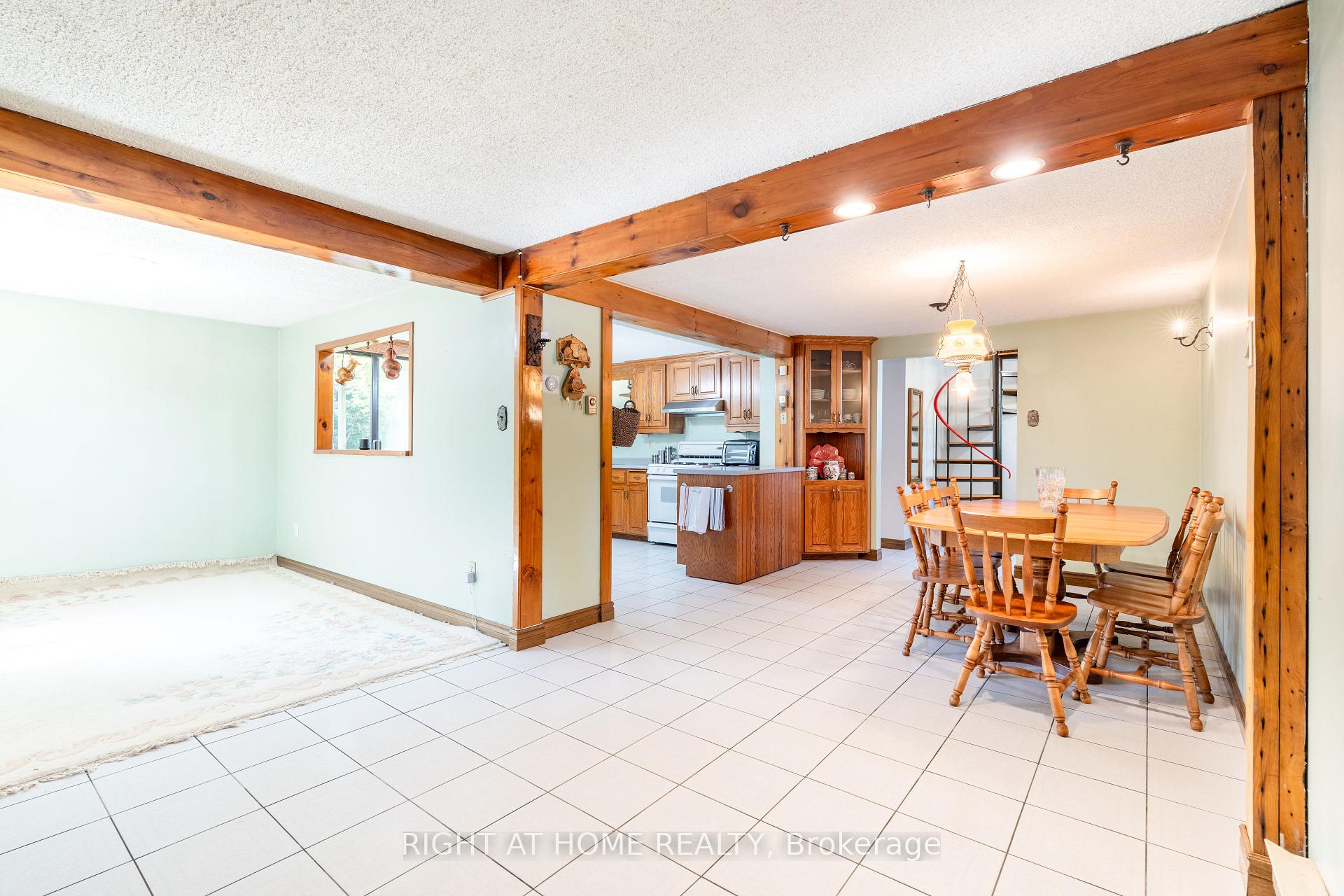 Photo 8 of 25 William Avenue, Wasaga Beach — HOMEH