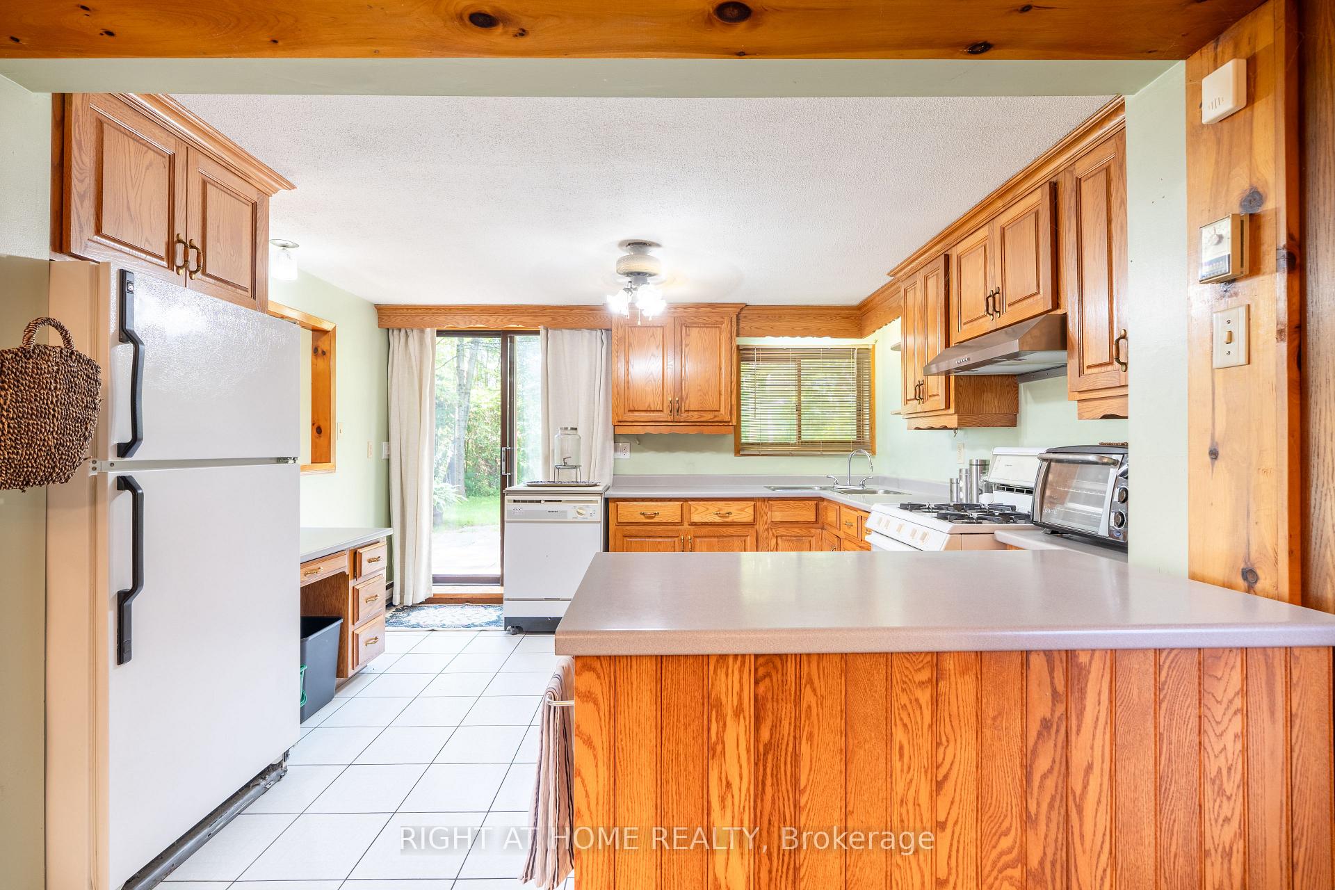 Photo 10 of 25 William Avenue, Wasaga Beach — HOMEH