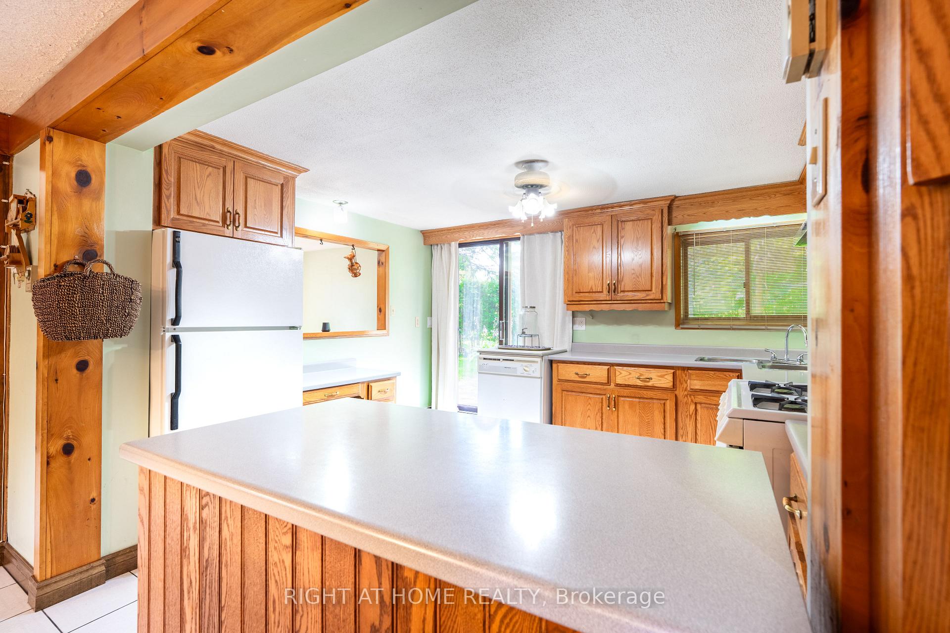 Photo 11 of 25 William Avenue, Wasaga Beach — HOMEH