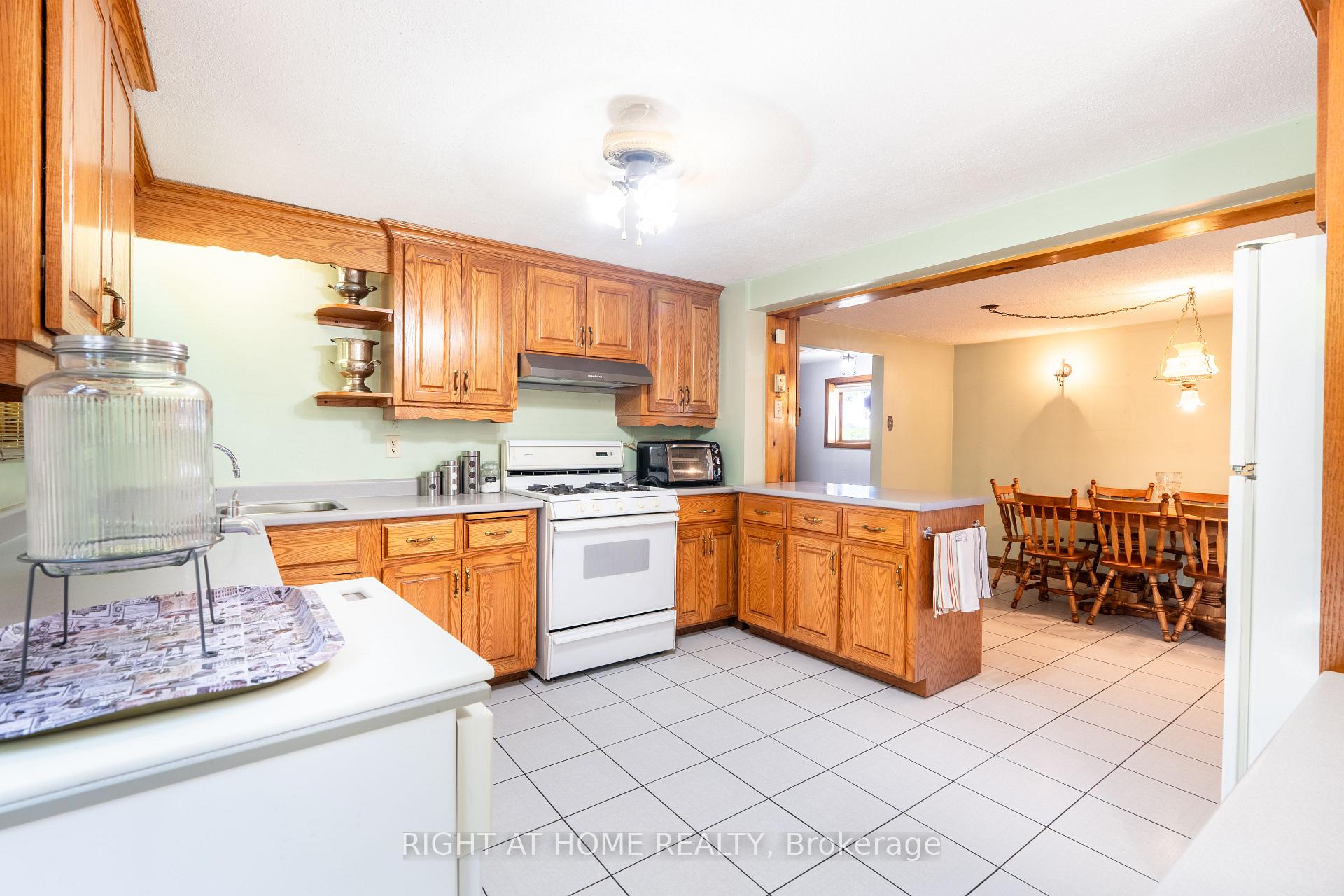 Photo 12 of 25 William Avenue, Wasaga Beach — HOMEH