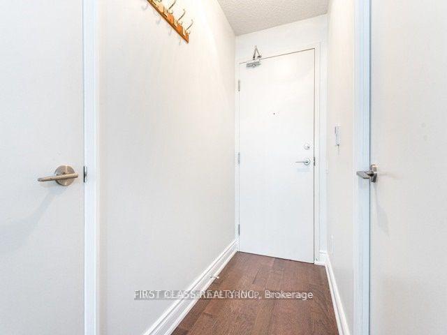 Photo 3 of 25 Carlton Street, Toronto, Church-Yonge Corridor — HOMEH