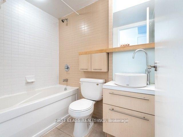 Photo 14 of 25 Carlton Street, Toronto, Church-Yonge Corridor — HOMEH