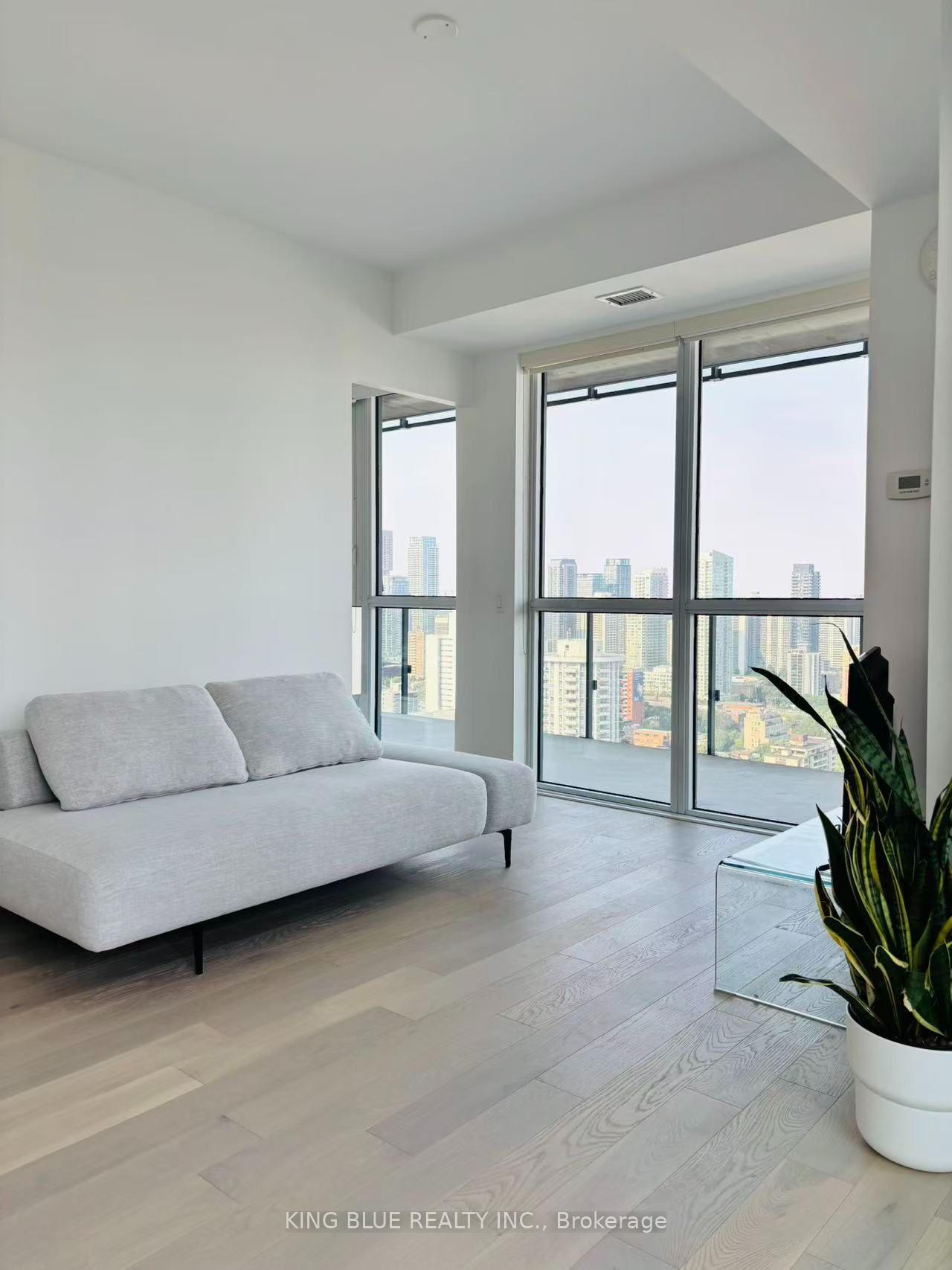 Photo 5 of Unit 3510, 7 Grenville Street, Toronto, Bay Street Corridor — HOMEH