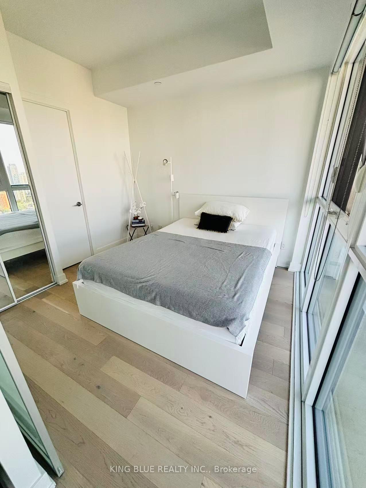 Photo 6 of Unit 3510, 7 Grenville Street, Toronto, Bay Street Corridor — HOMEH
