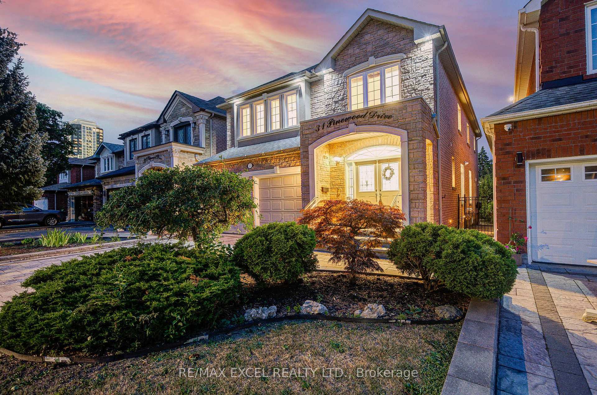 Photo 2 of 31 Pinewood Drive, Vaughan, Crestwood-Springfarm-Yorkhill — HOMEH
