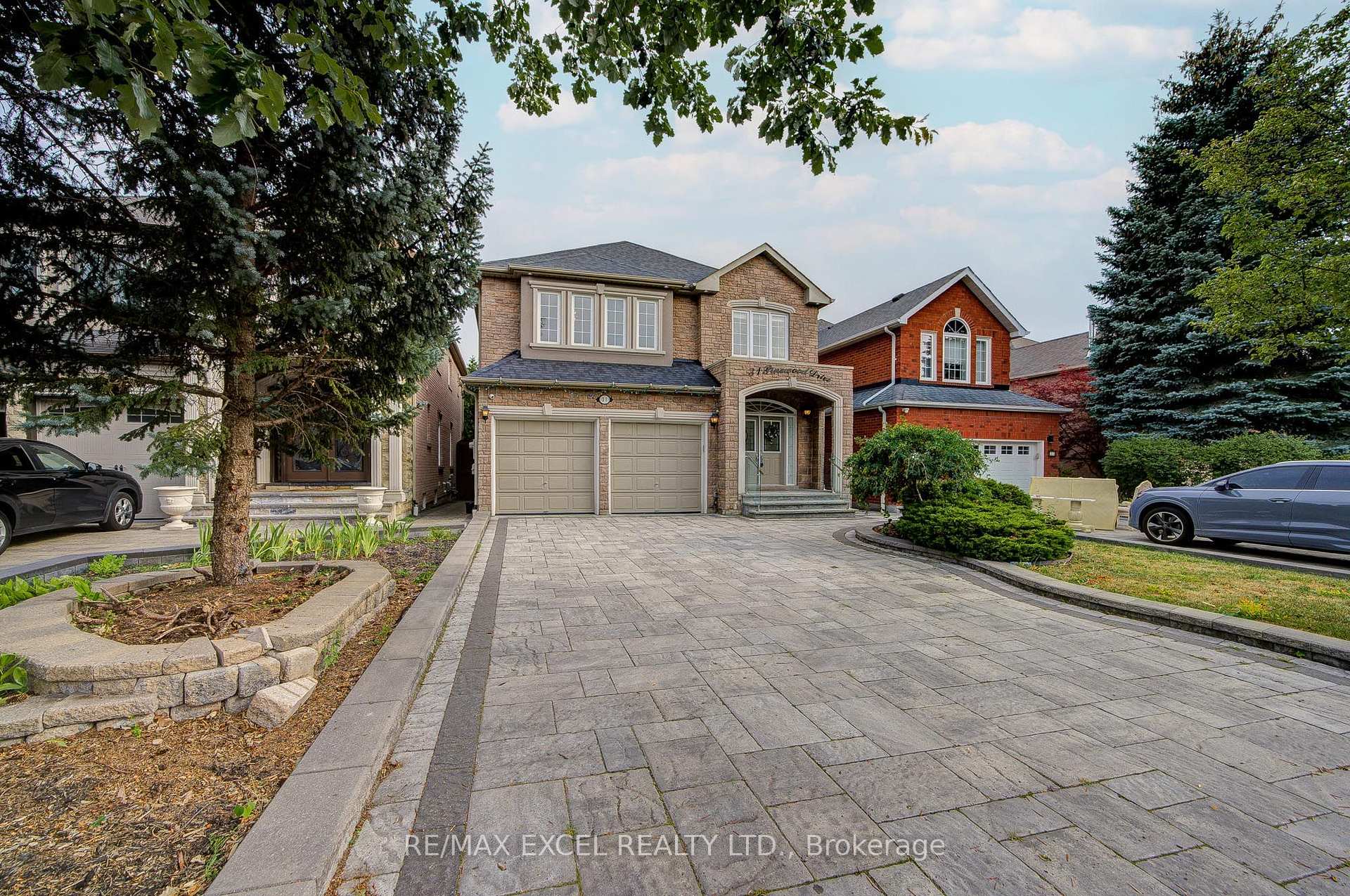 Photo 3 of 31 Pinewood Drive, Vaughan, Crestwood-Springfarm-Yorkhill — HOMEH