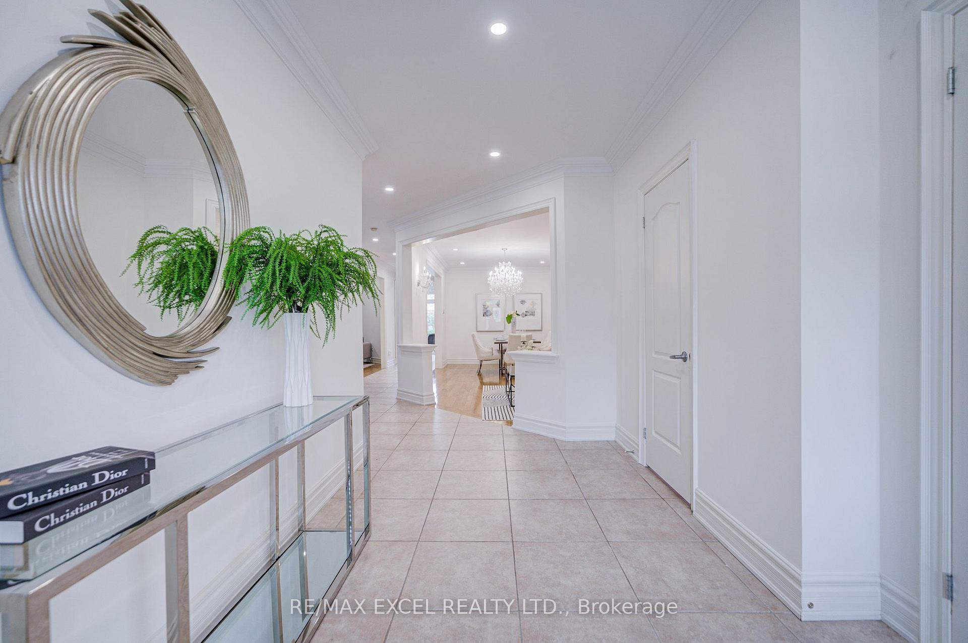 Photo 5 of 31 Pinewood Drive, Vaughan, Crestwood-Springfarm-Yorkhill — HOMEH