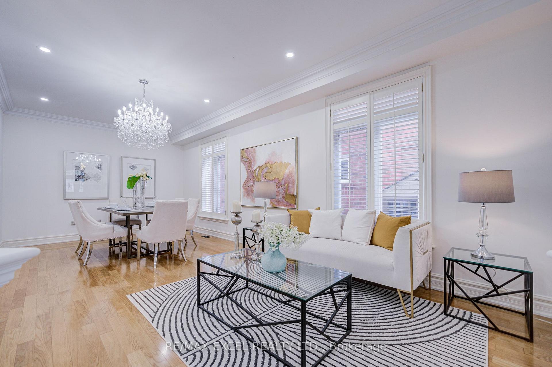 Photo 6 of 31 Pinewood Drive, Vaughan, Crestwood-Springfarm-Yorkhill — HOMEH