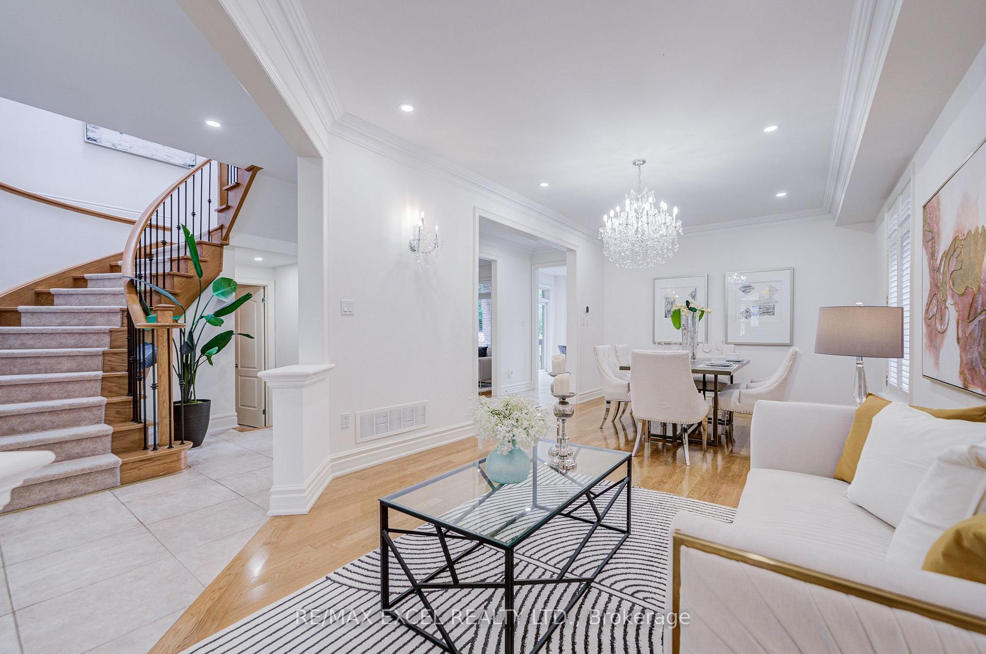 Photo 8 of 31 Pinewood Drive, Vaughan, Crestwood-Springfarm-Yorkhill — HOMEH